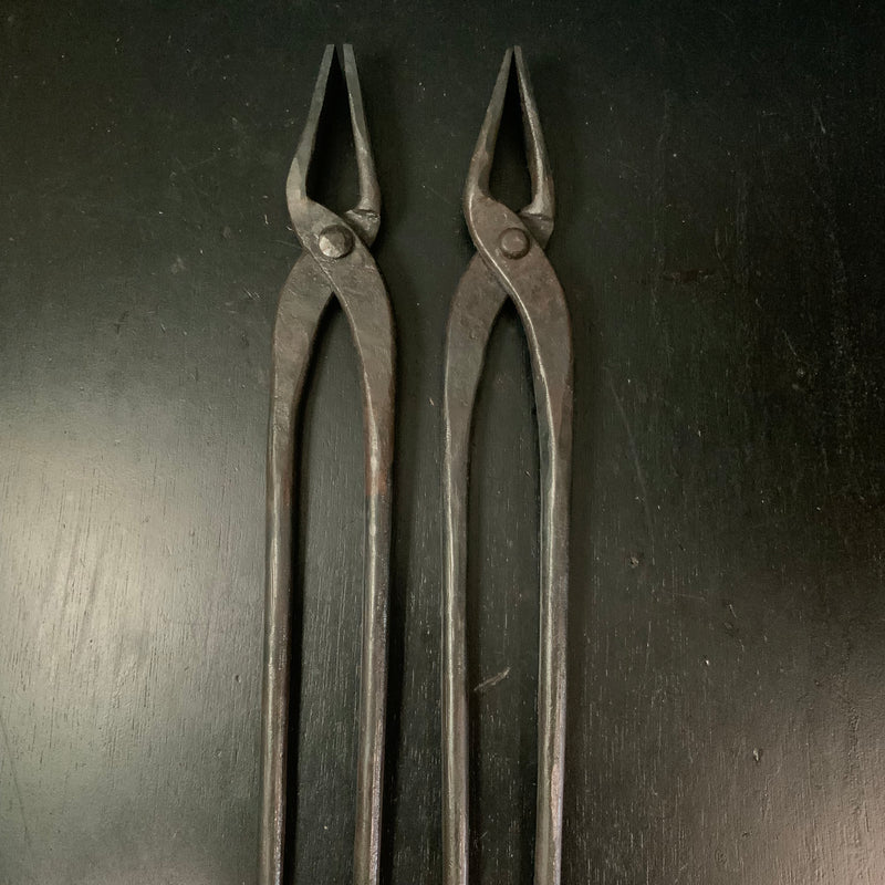 Yatoko Flat Type Traditional Japanese blacksmith tool (pliers)   矢床 火造箸 平 450ｍｍ