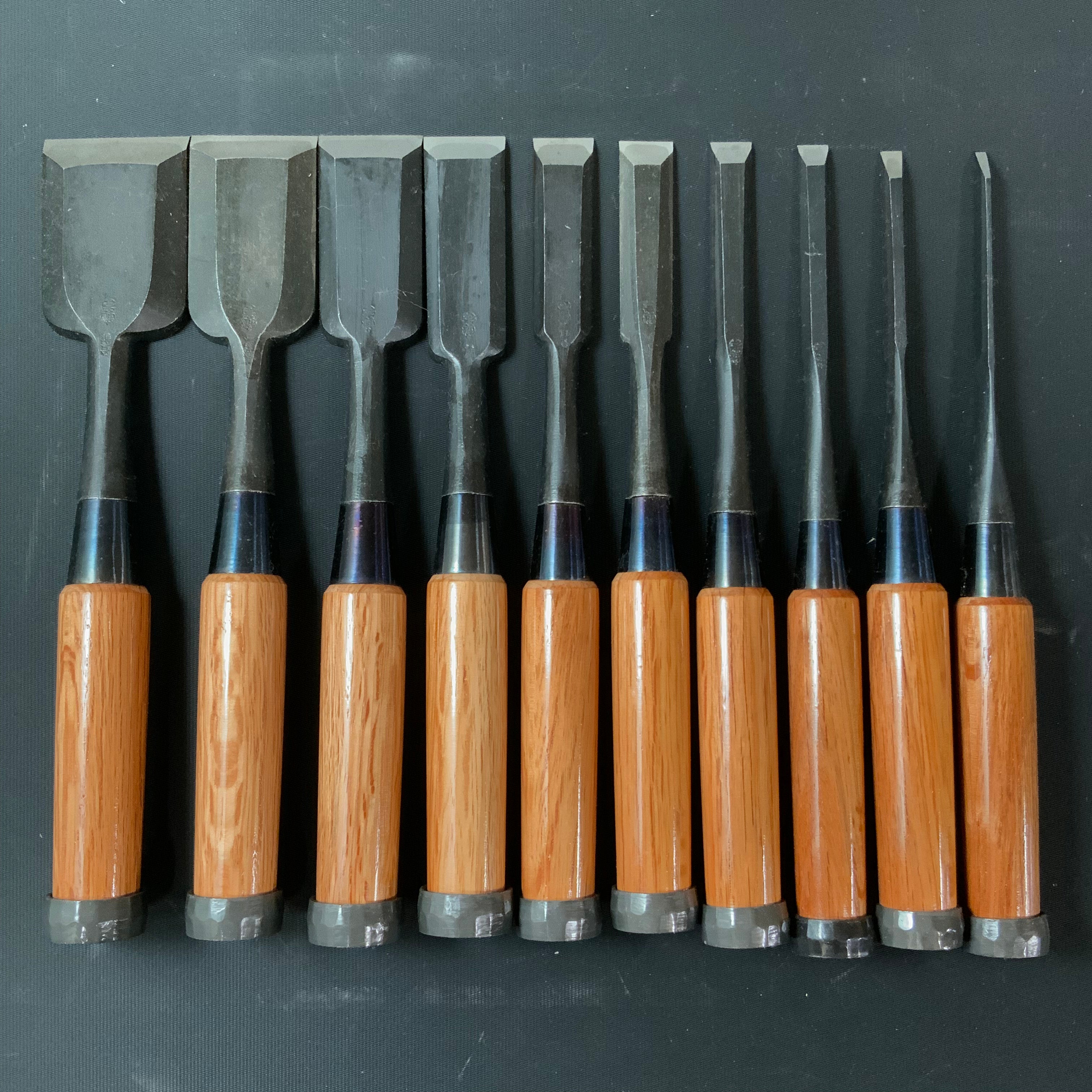 Old stock Koshitaka Bench chisels set  掘出し物 越孝 追入10本組鑿  Oirenomi