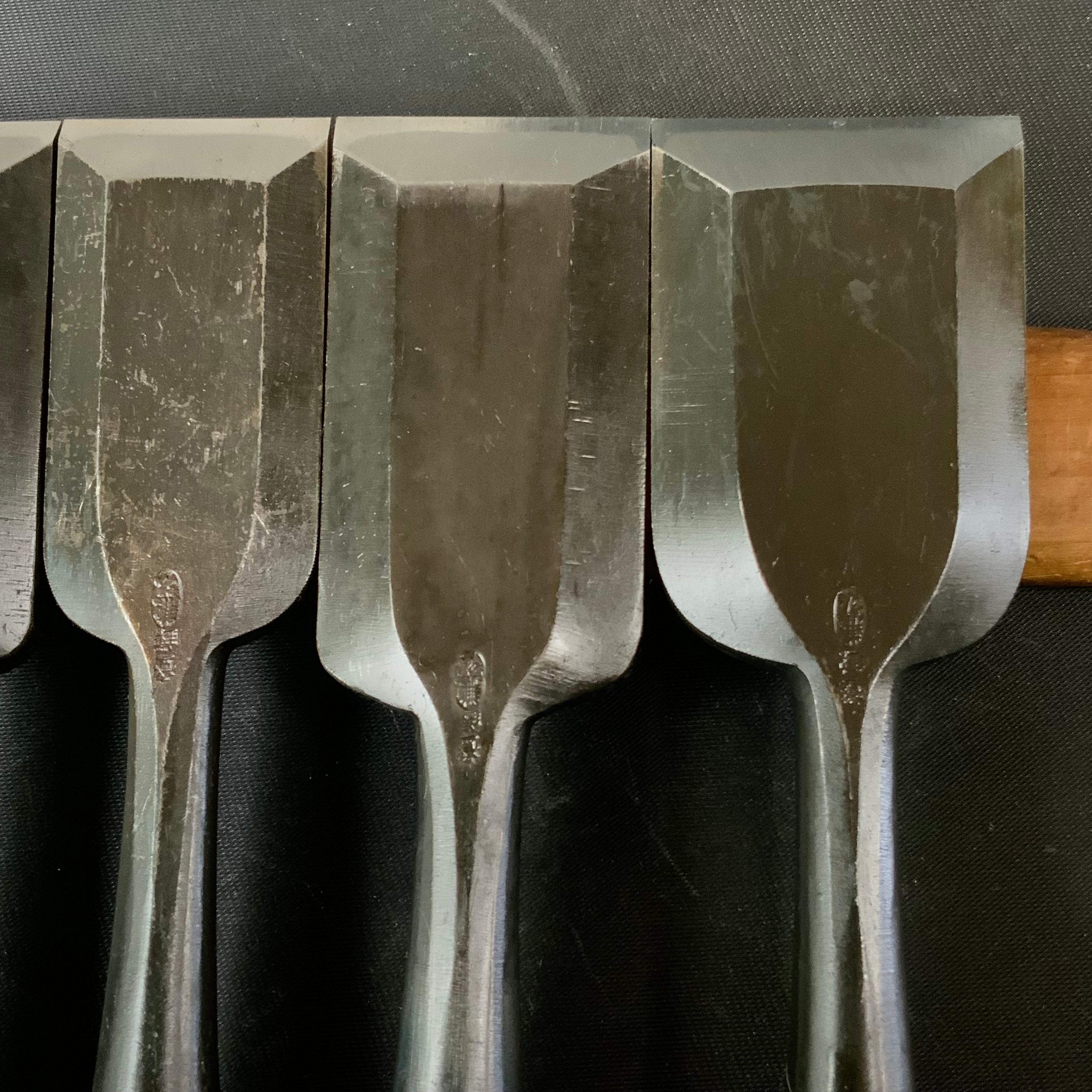 Old Stock Kanehiro Timber chisels 6piece set    /     掘り出し物　兼弘 叩鑿  6本組