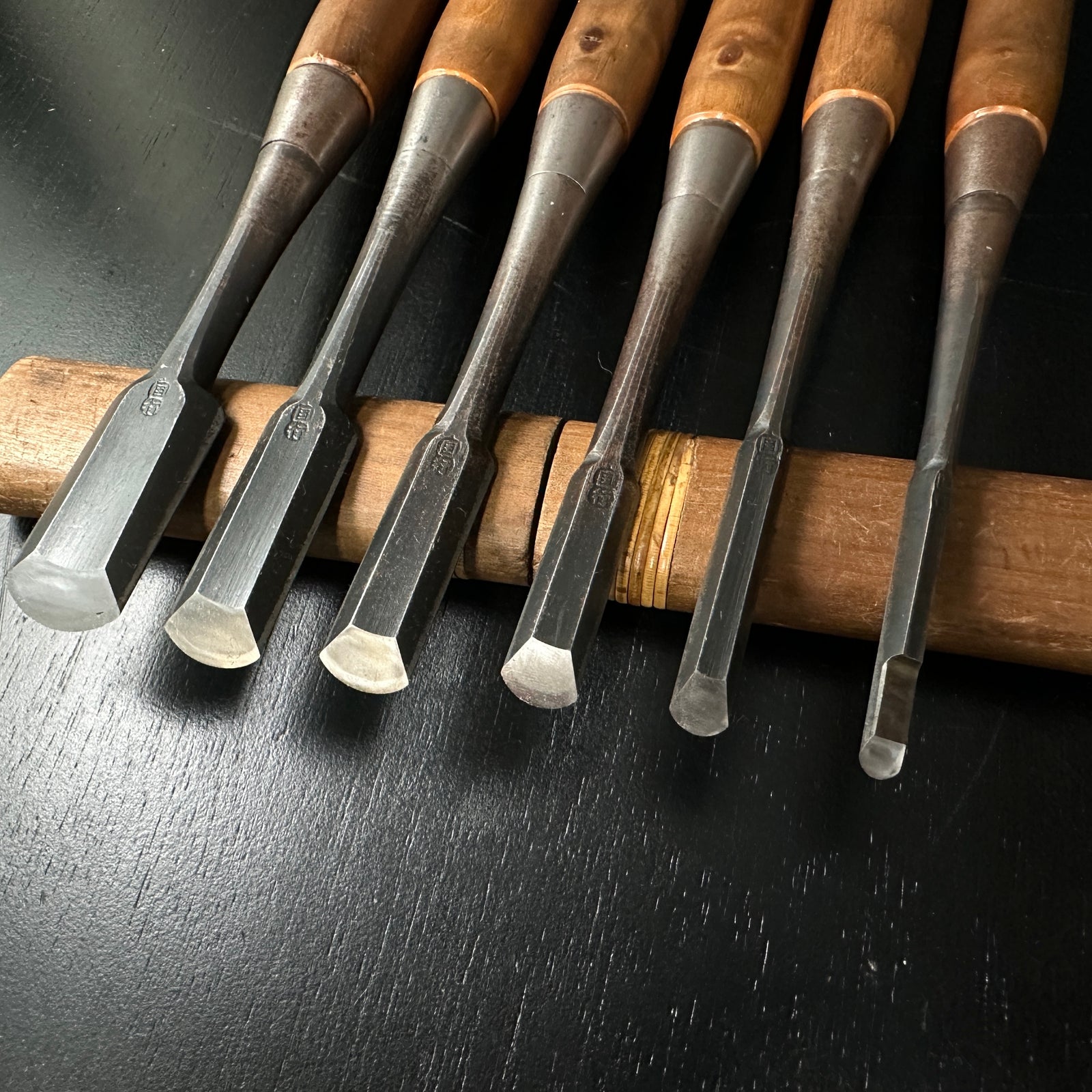 Light Used Kuniyuki Sotomaru chisels by Ichiro Tanaka 中古 田中一郎作 国行 外丸鑿 –  YAMASUKE KurashigeTools