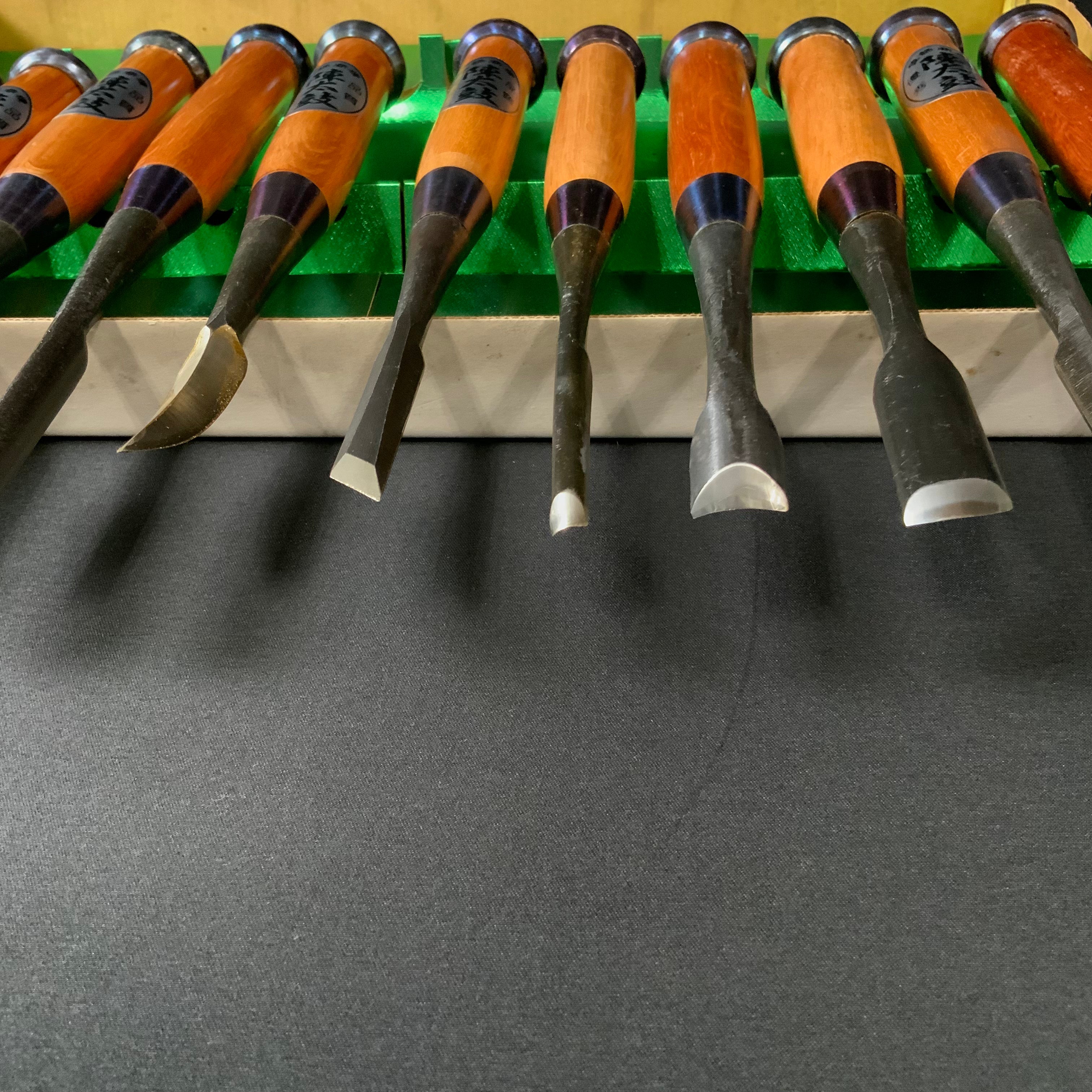 掘出し物  陣太鼓 本職用 木彫鑿 12本組  Old stock Jindaiko Wood Carving Chisels Set of 12pc㍶