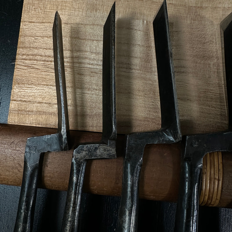 Iwazaki Dovetail Trowel chisels (Kotenomi) by Iwazaki Eisuke 岩崎永祐作 岩崎 鎬 鏝鑿 kotenomi