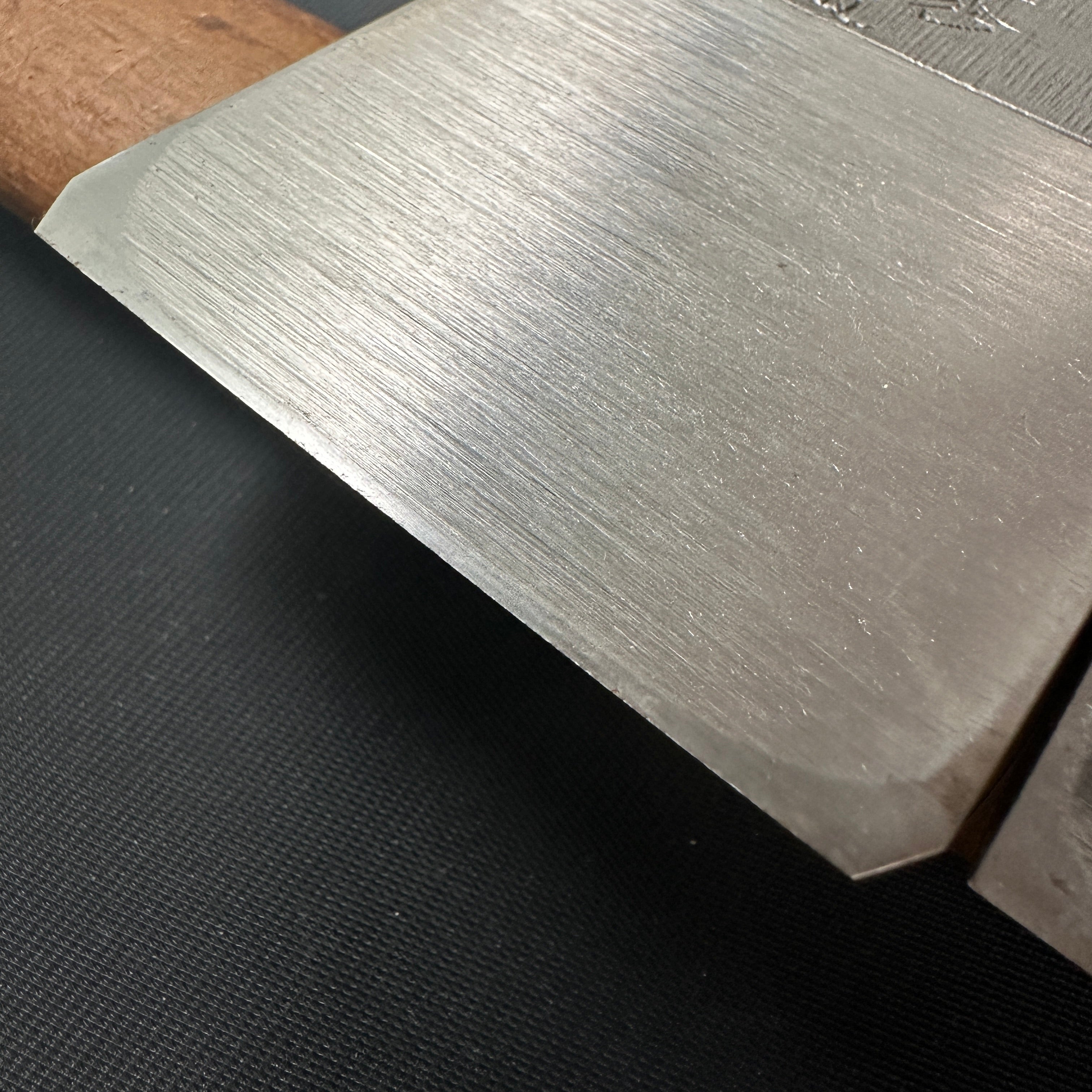 Old stock eleventh generation Teruhide Smoothing Plane (Kanna)  掘出し物 輝秀 十一代目 石堂秀雄作 仕上げ鉋 65mm