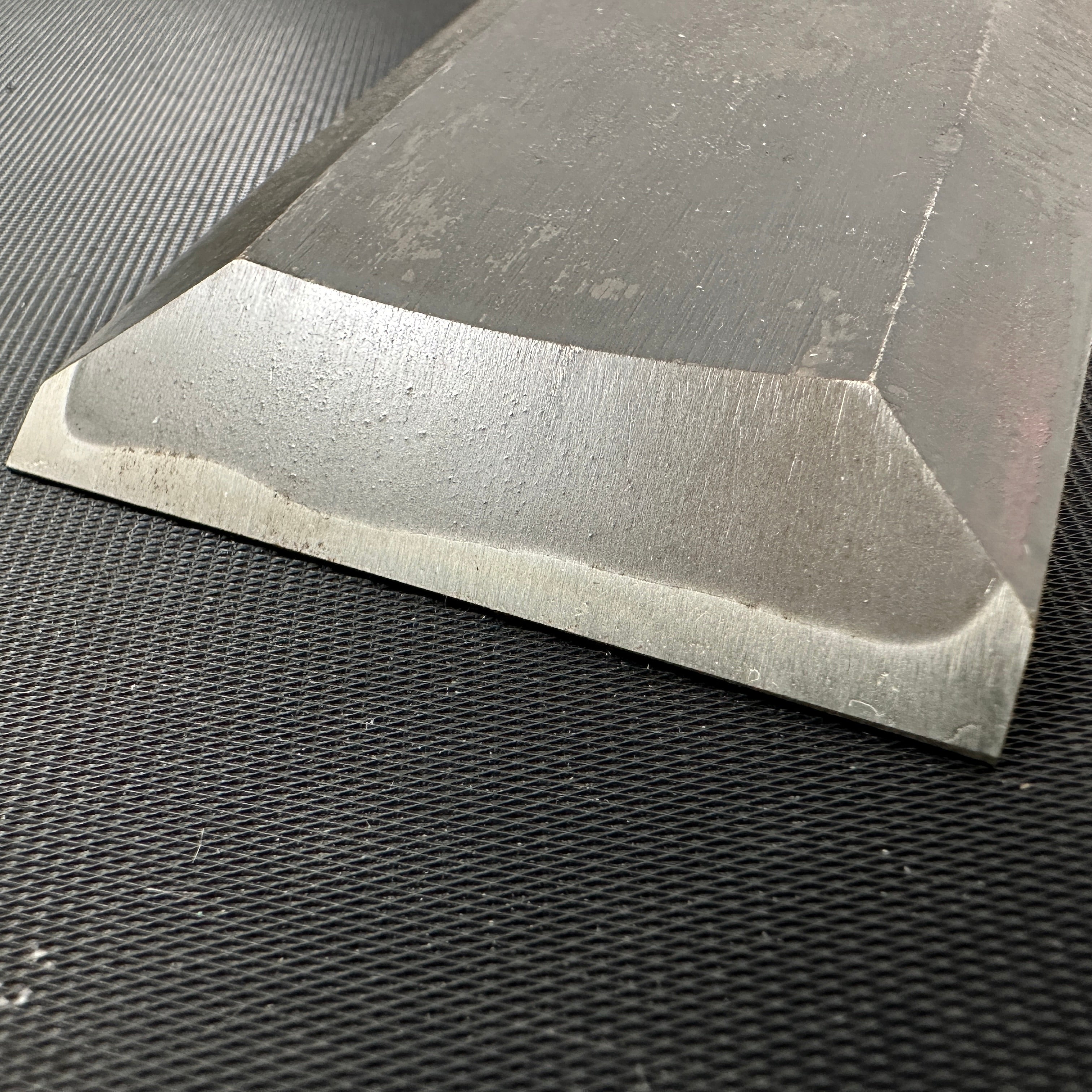 狐 叩鑿 赤樫柄  磯野信夫作    Old stock Kitsune Timber chisels with white steel by Isono Nobuo