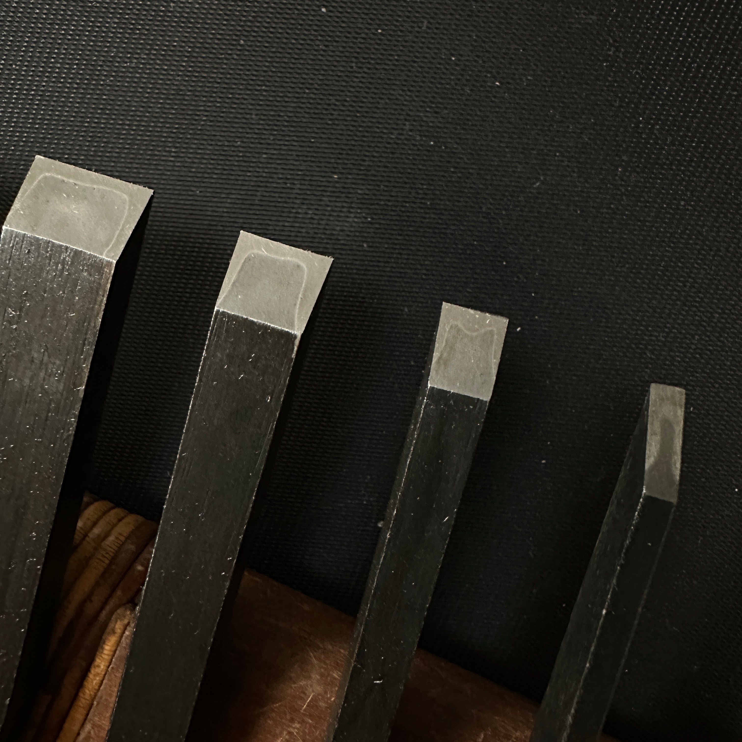 Kitsune Bench chisels set by Isono Nobuo 磯野信夫作 狐 追入組鑿 白樫柄  Oirenomi