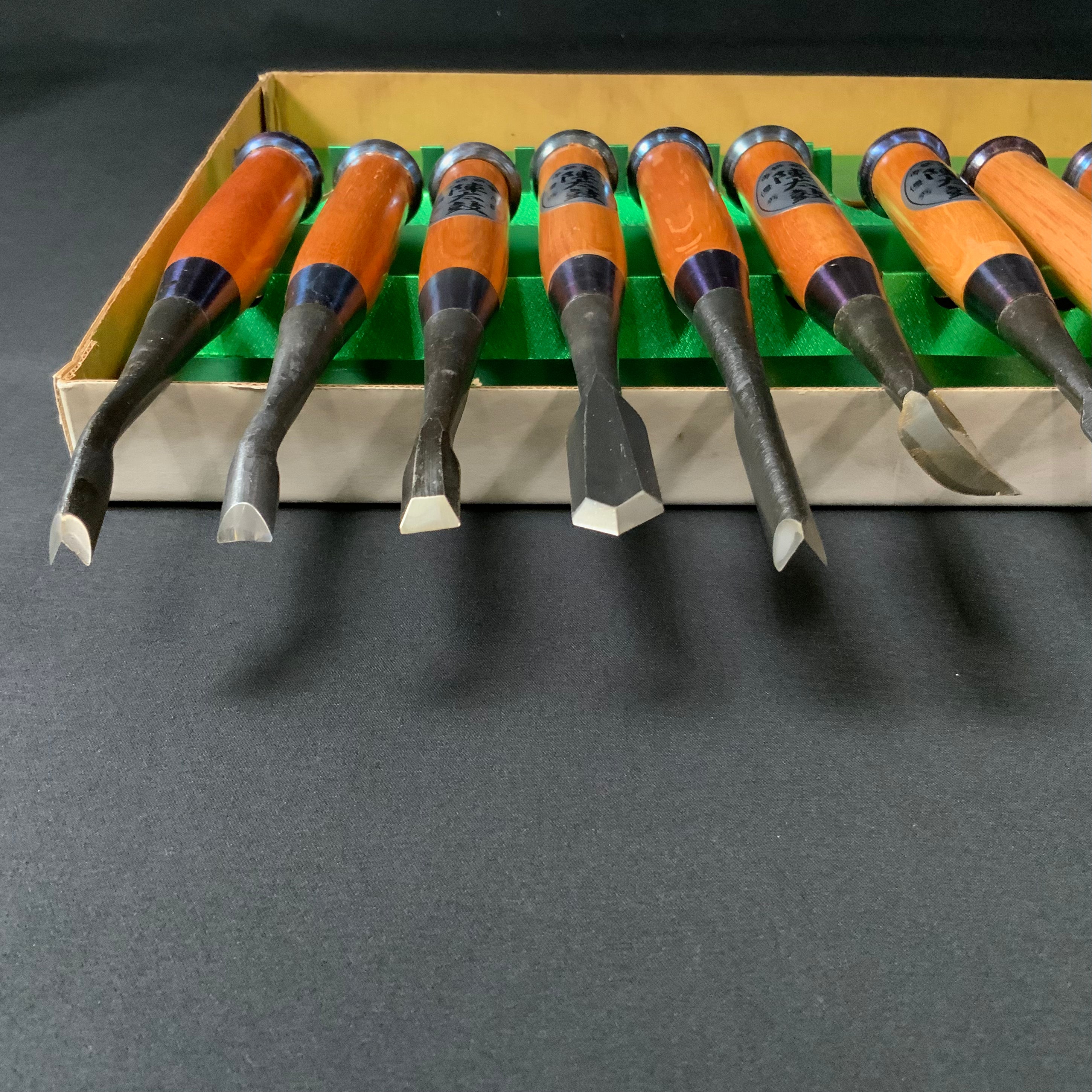 掘出し物  陣太鼓 本職用 木彫鑿 12本組  Old stock Jindaiko Wood Carving Chisels Set of 12pc㍶