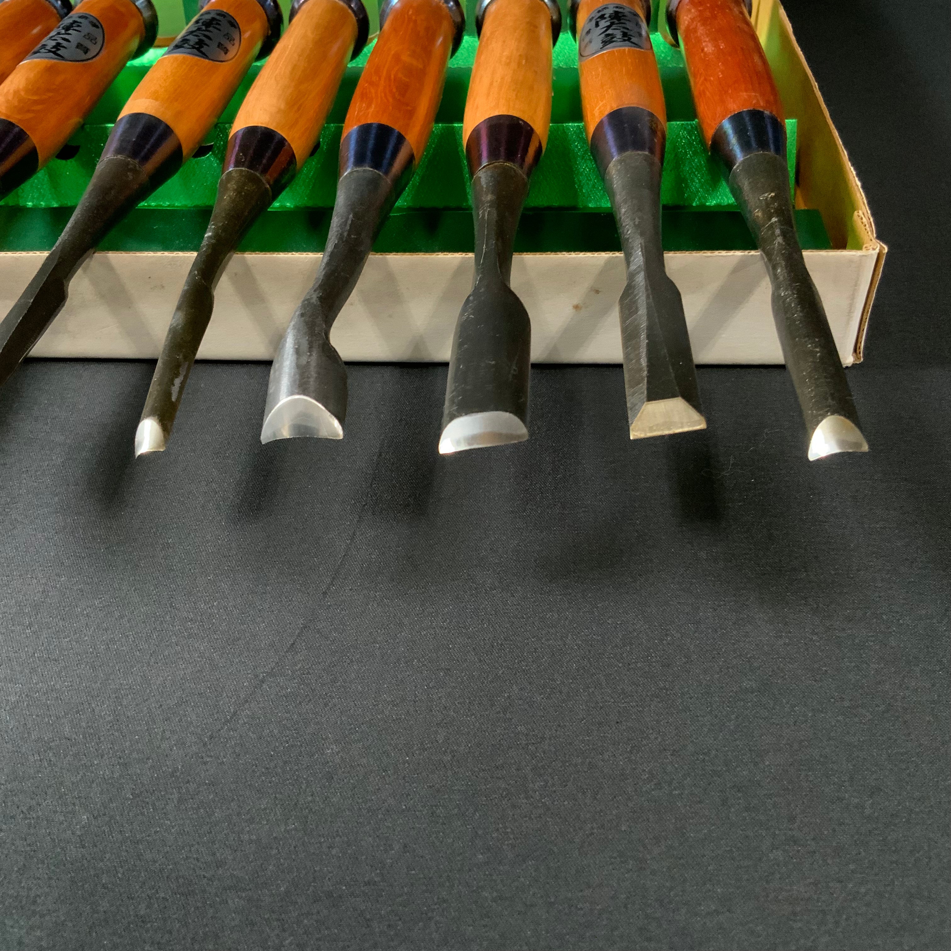掘出し物  陣太鼓 本職用 木彫鑿 12本組  Old stock Jindaiko Wood Carving Chisels Set of 12pc㍶