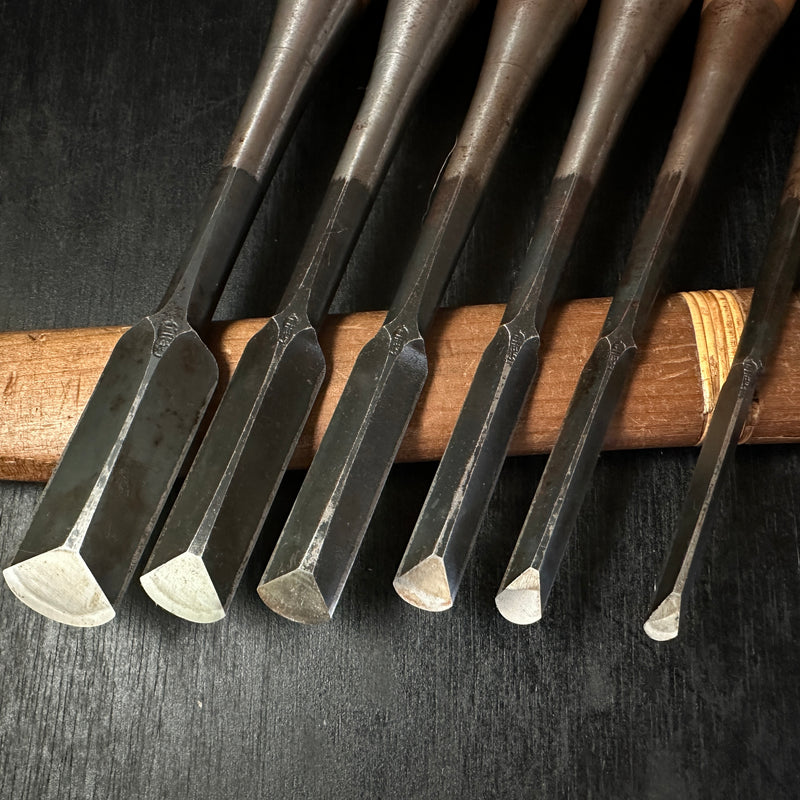 Lightly used Hidari Ichihiro Second Generation  Maru shorter Timber chisels set by Yamazaki Shouzou 山崎正三作 左市弘  丸半叩き組鑿 使用品 Used Tatakinomi