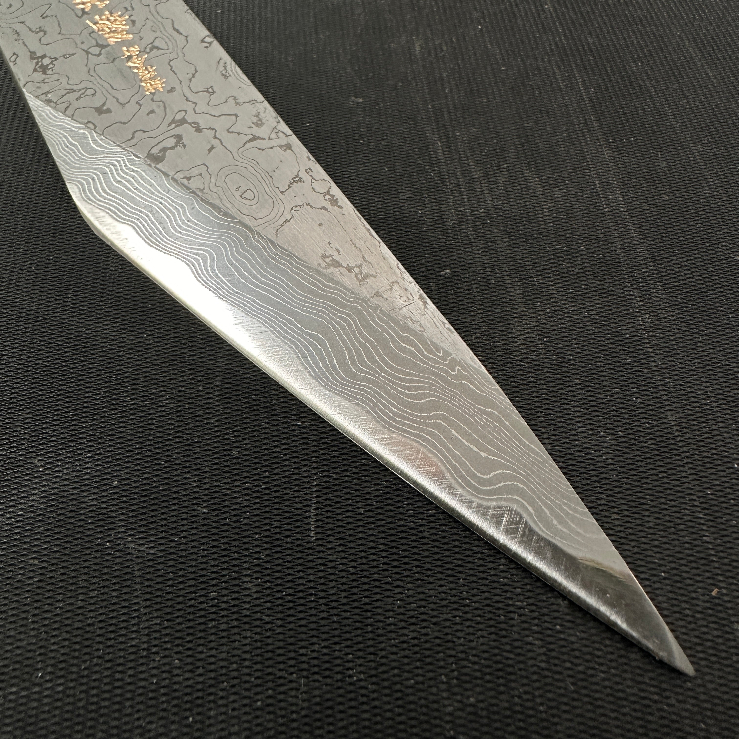 Hidari Tohzo Suminagashi Kokatana with White Steel  左 藤蔵作 切出小刀  右 積層鋼