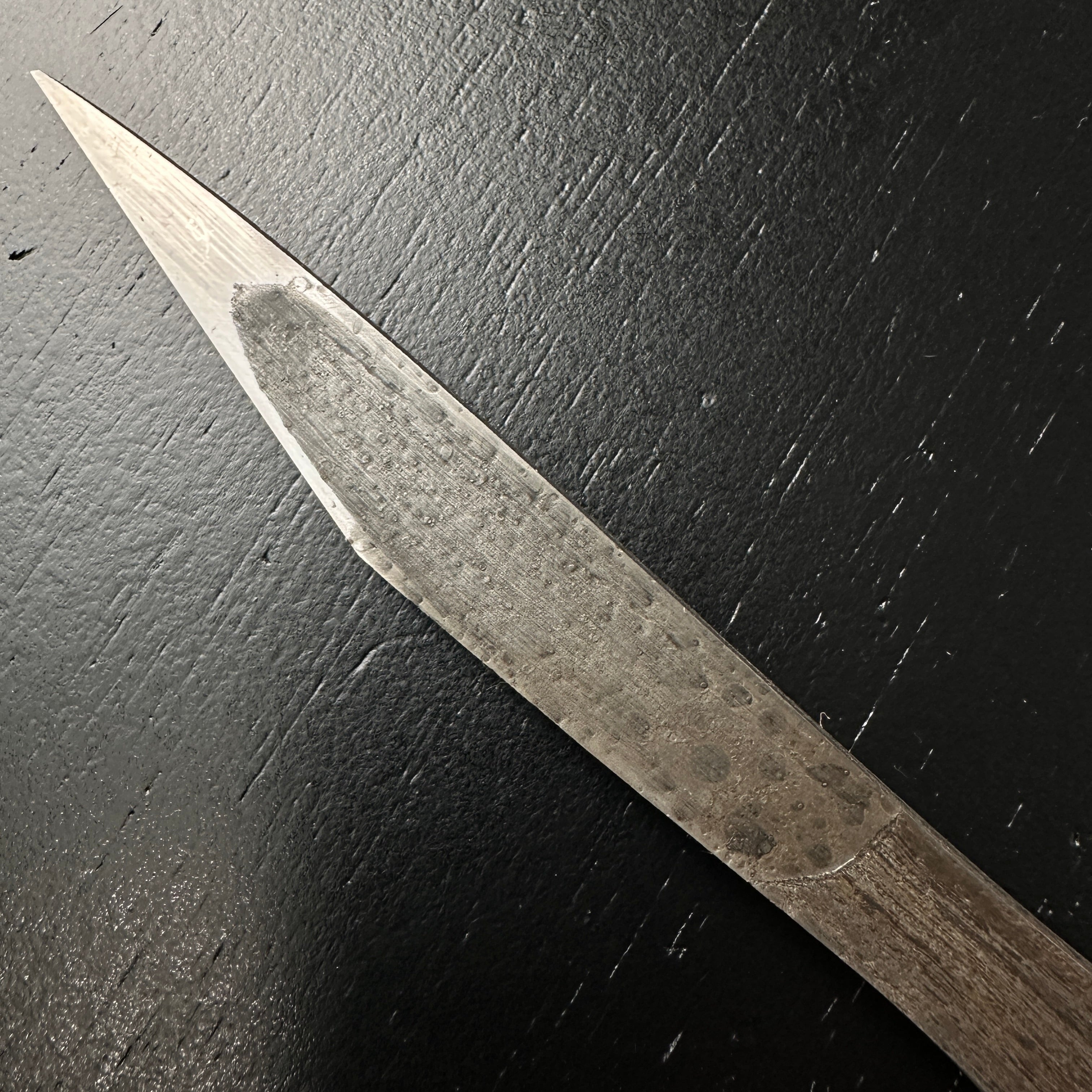 Futou fukutsu Right hand Kiridashi by Sozen Carving 不撓不屈 素全