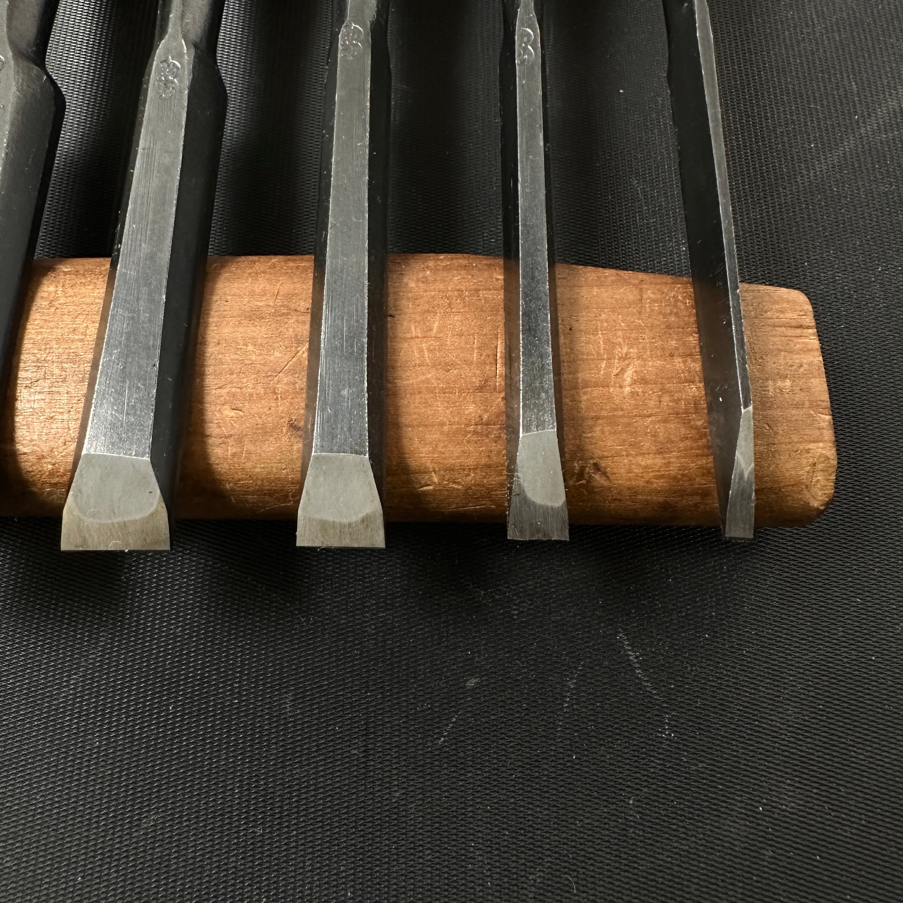 Old stock Sukehiro Bench chisels set  10 Piece          助弘 追入組鑿 赤樫柄  10本組 Oirenomi