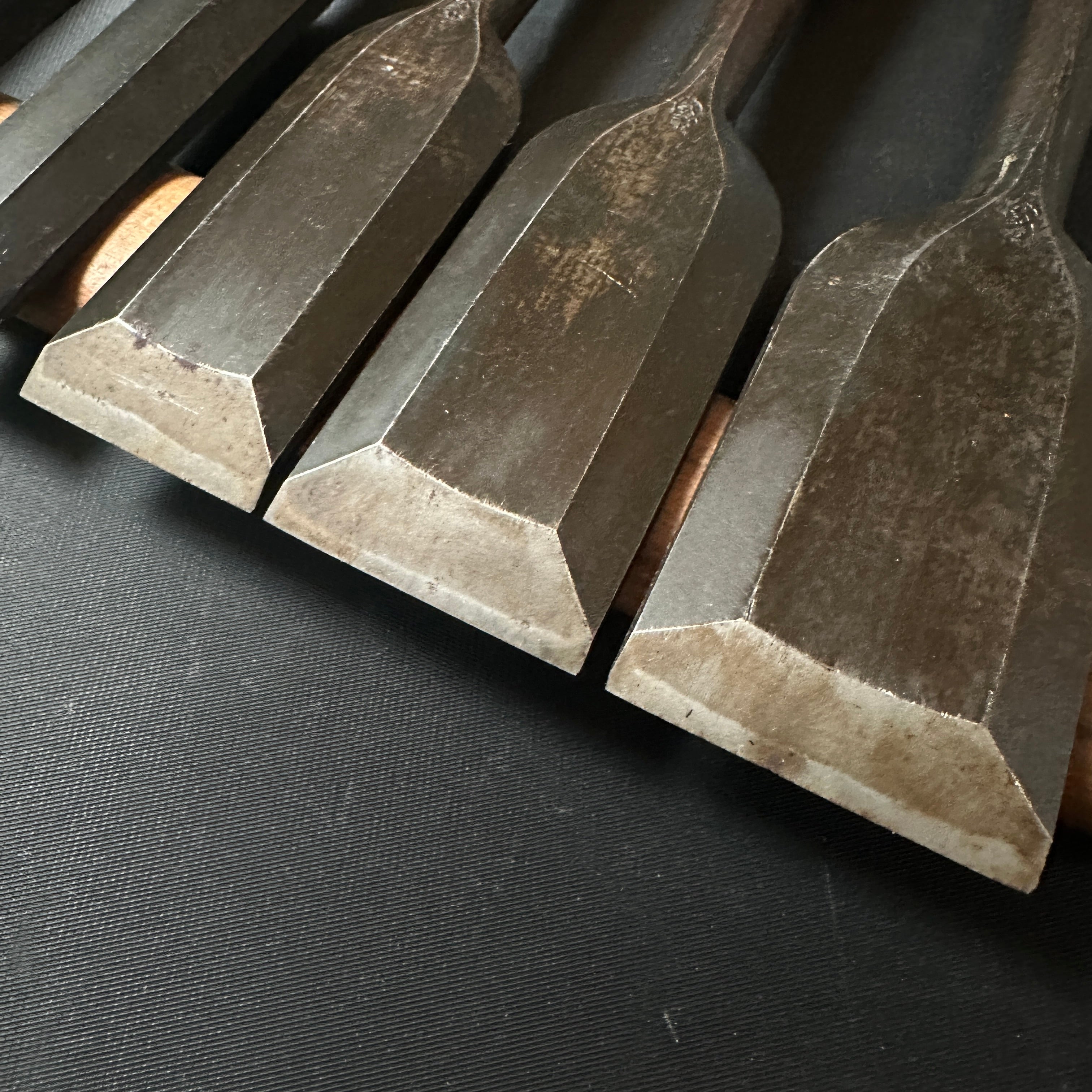 Old stock Hidari Hisasaku 2rd  Timber chisels by Ikegami Takanobu 池上喬庸作 二代目左久作 叩き鑿  Tatakinomi