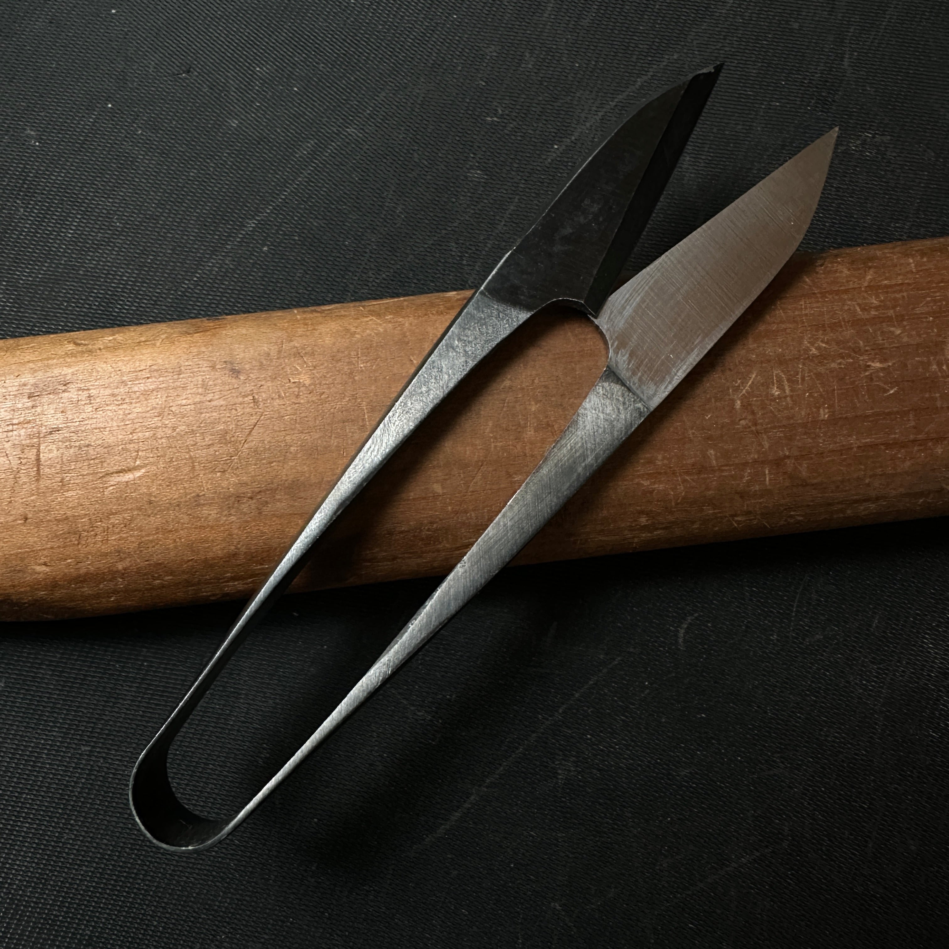 Old stock Toshihisa Nigiri basami Hand made Traditional Japanese scissors  掘出し物 利久 握り鋏 軸広 手作り