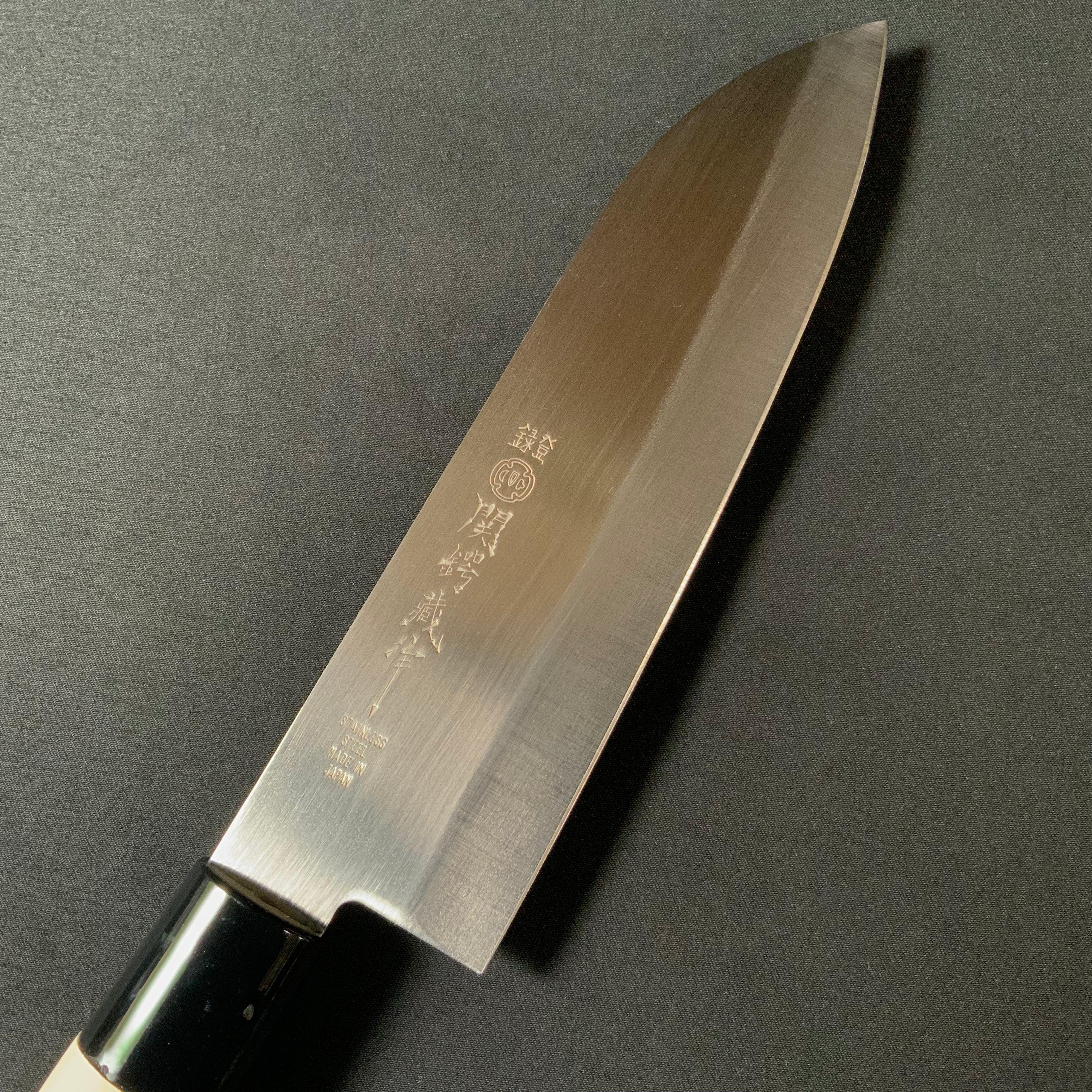 Sekitsubazou Stainless steel Santoku Knife       関鍔蔵 ステンレス三徳包丁 165mm