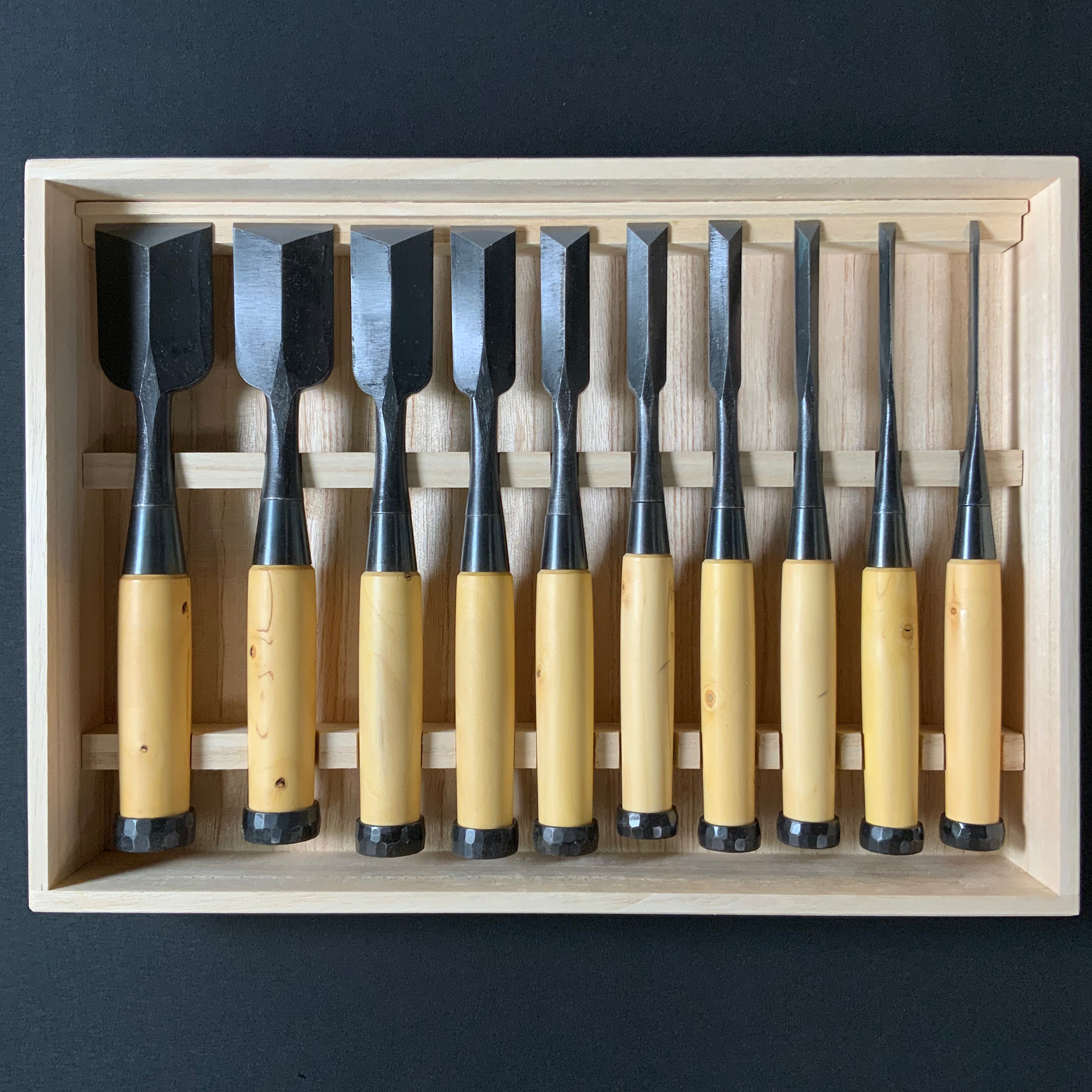 宗家大内 鎬追入組鑿 グミ柄付    Ouchi Dovetail chisels set by Ouchi 4th generation with Gumi Handle