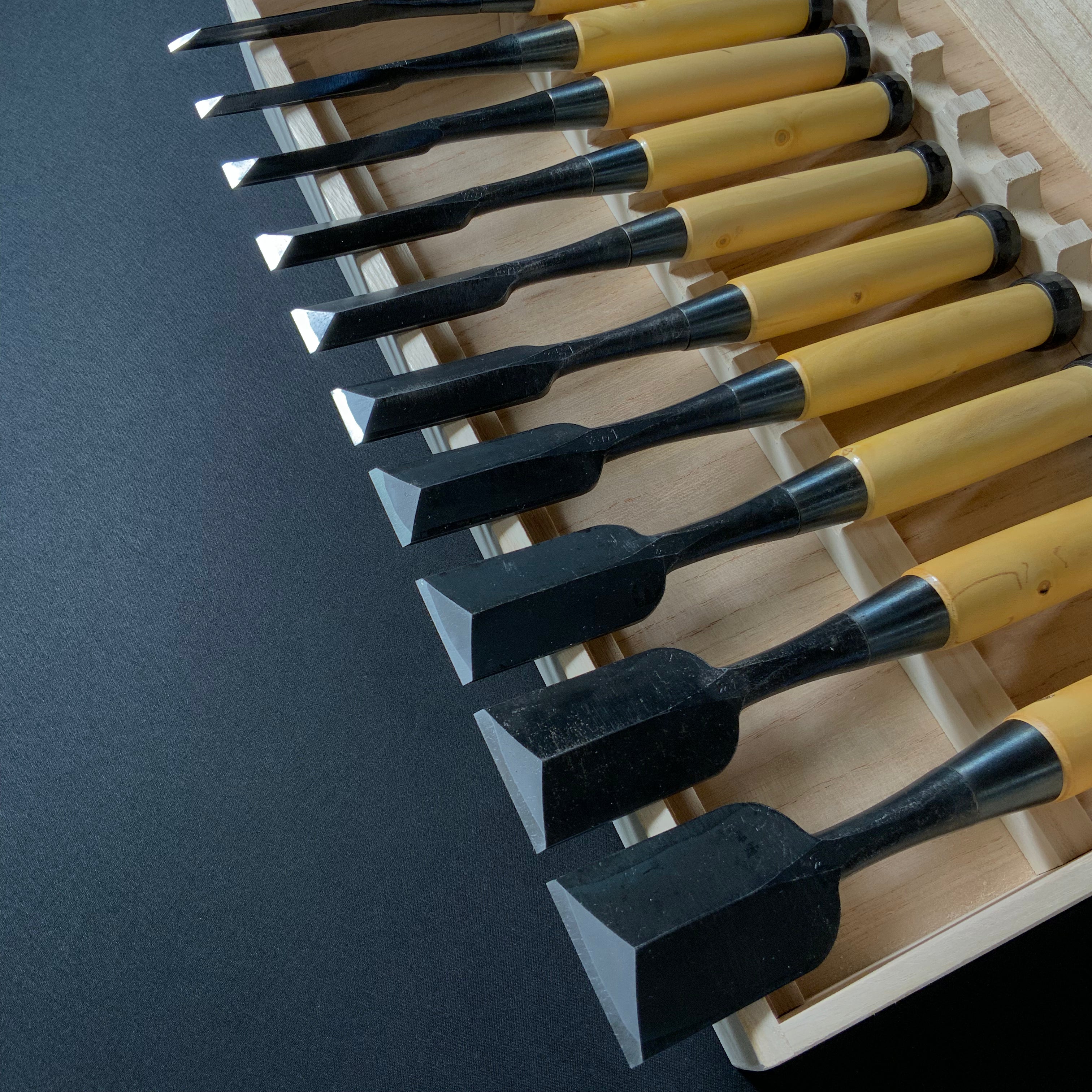 宗家大内 鎬追入組鑿 グミ柄付    Ouchi Dovetail chisels set by Ouchi 4th generation with Gumi Handle