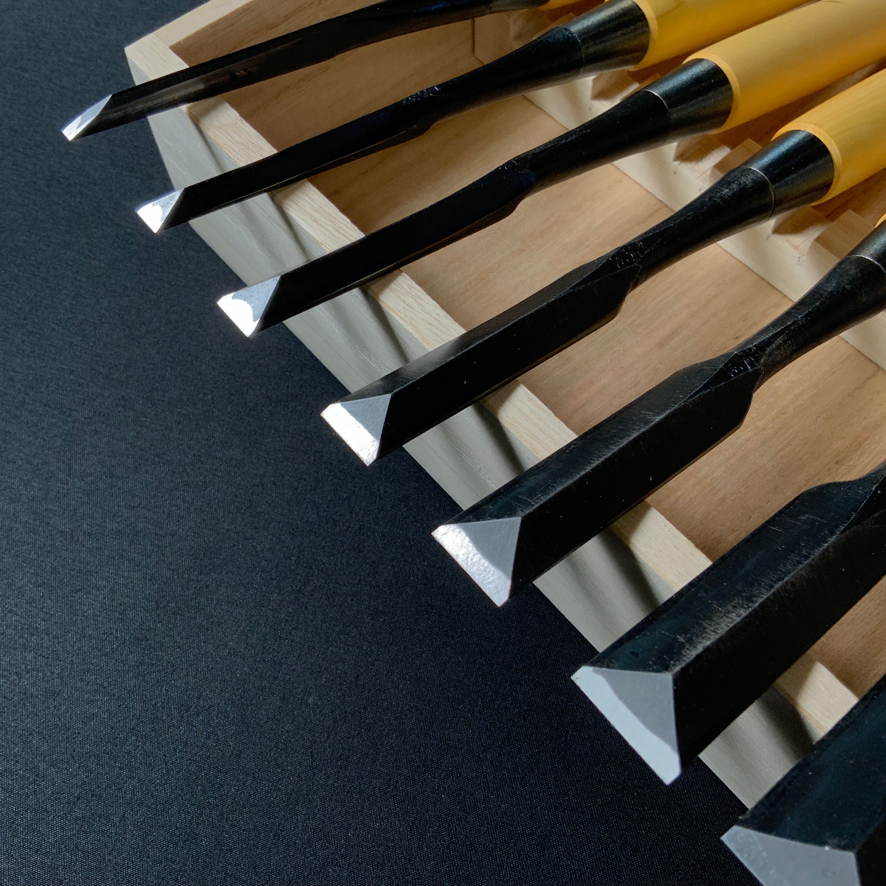宗家大内 鎬追入組鑿 グミ柄付    Ouchi Dovetail chisels set by Ouchi 4th generation with Gumi Handle