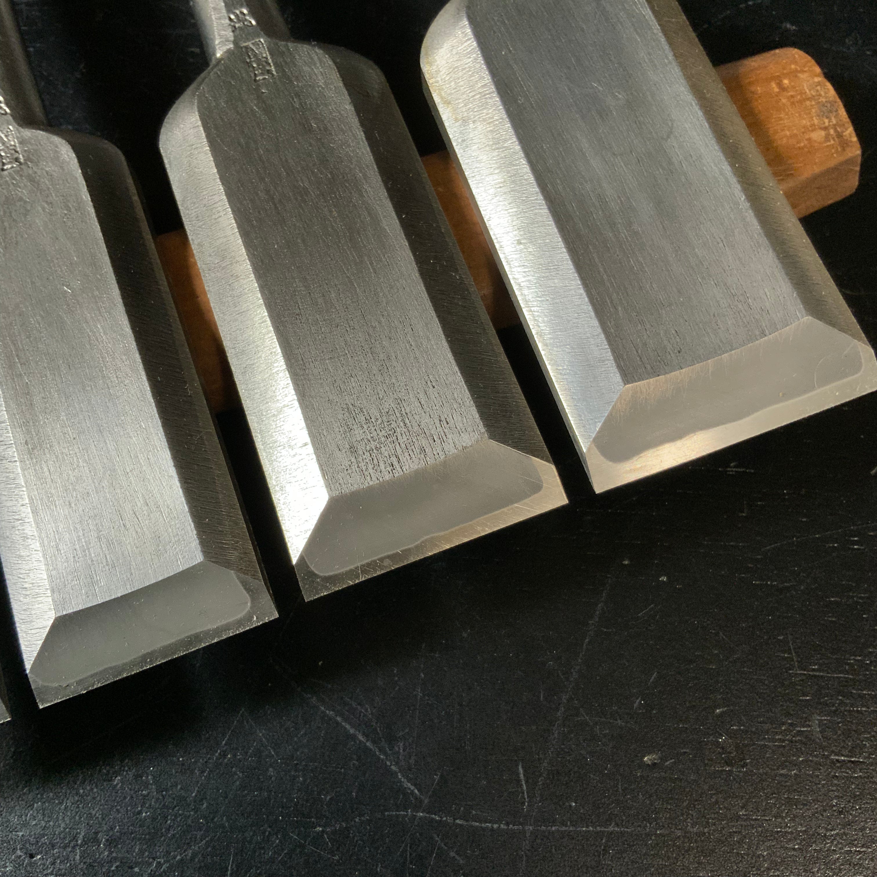 Old Srtock Kunikei 3rd Timber chisels set by Ikeda Yoshiro 池田慶郎氏 三代目国慶作 総磨鑢仕上 叩き組鑿 Tatakinomi