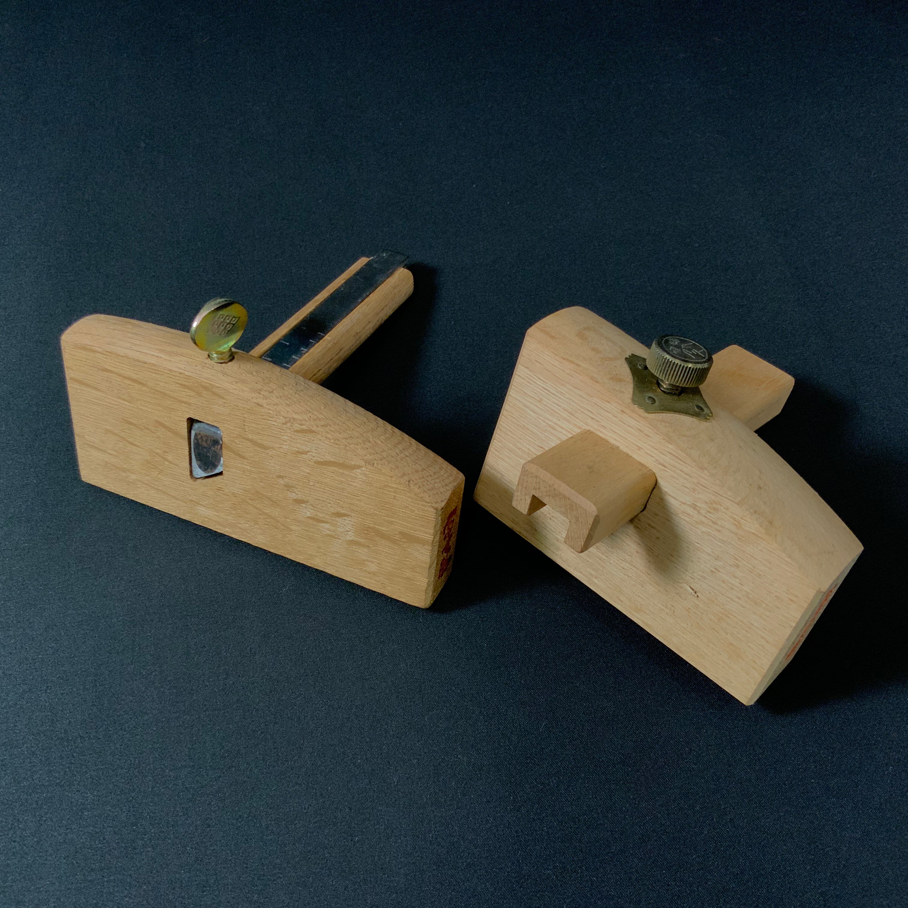 Old Stock Fujikyu  Marking gauge with two scribing rods  掘出し物 富士久 鎌毛引  Kebiki