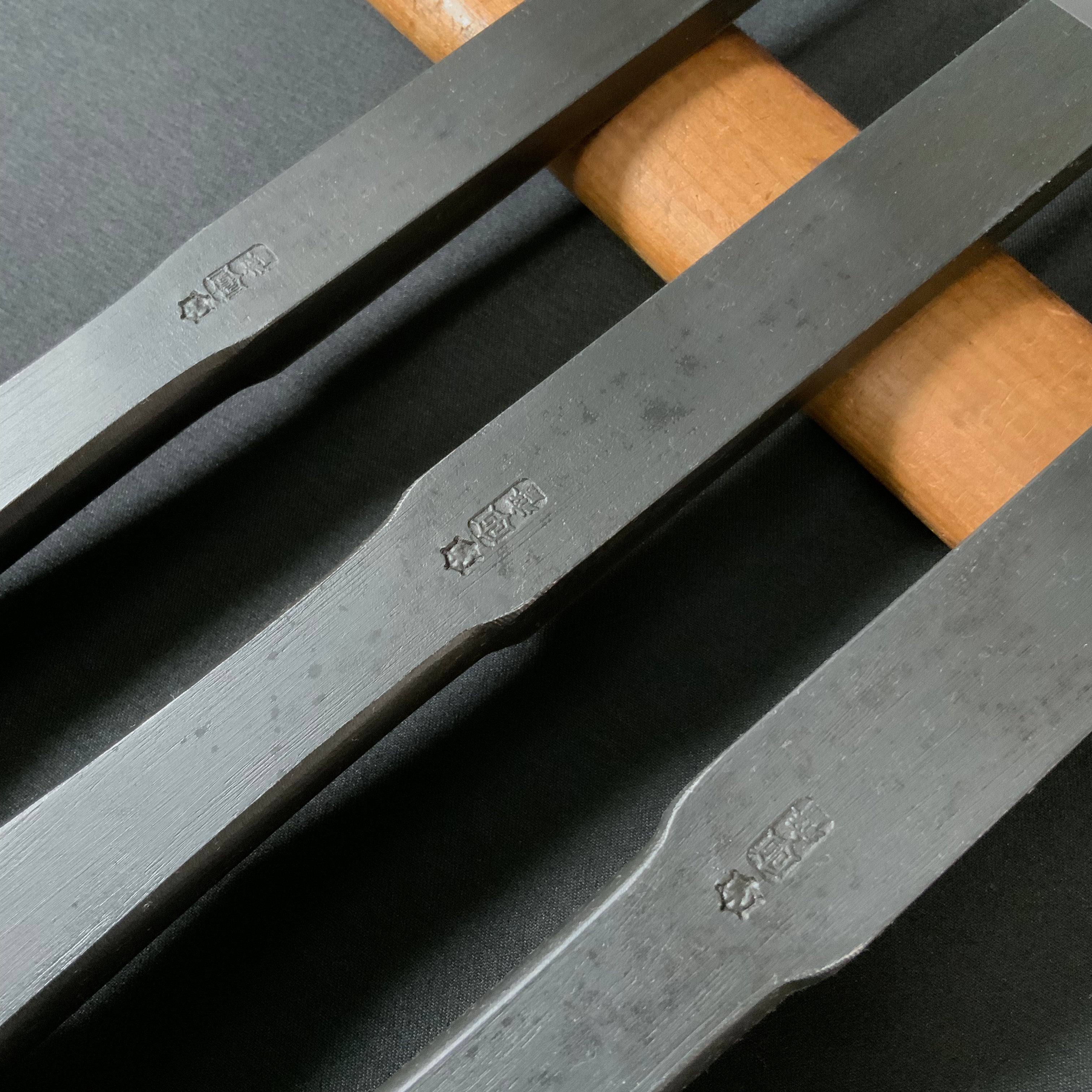 田斎作 黒仕上 腰型鑿 一枚裏 白樫柄  Tasai lumbar chisel with White Oak Handle black finish