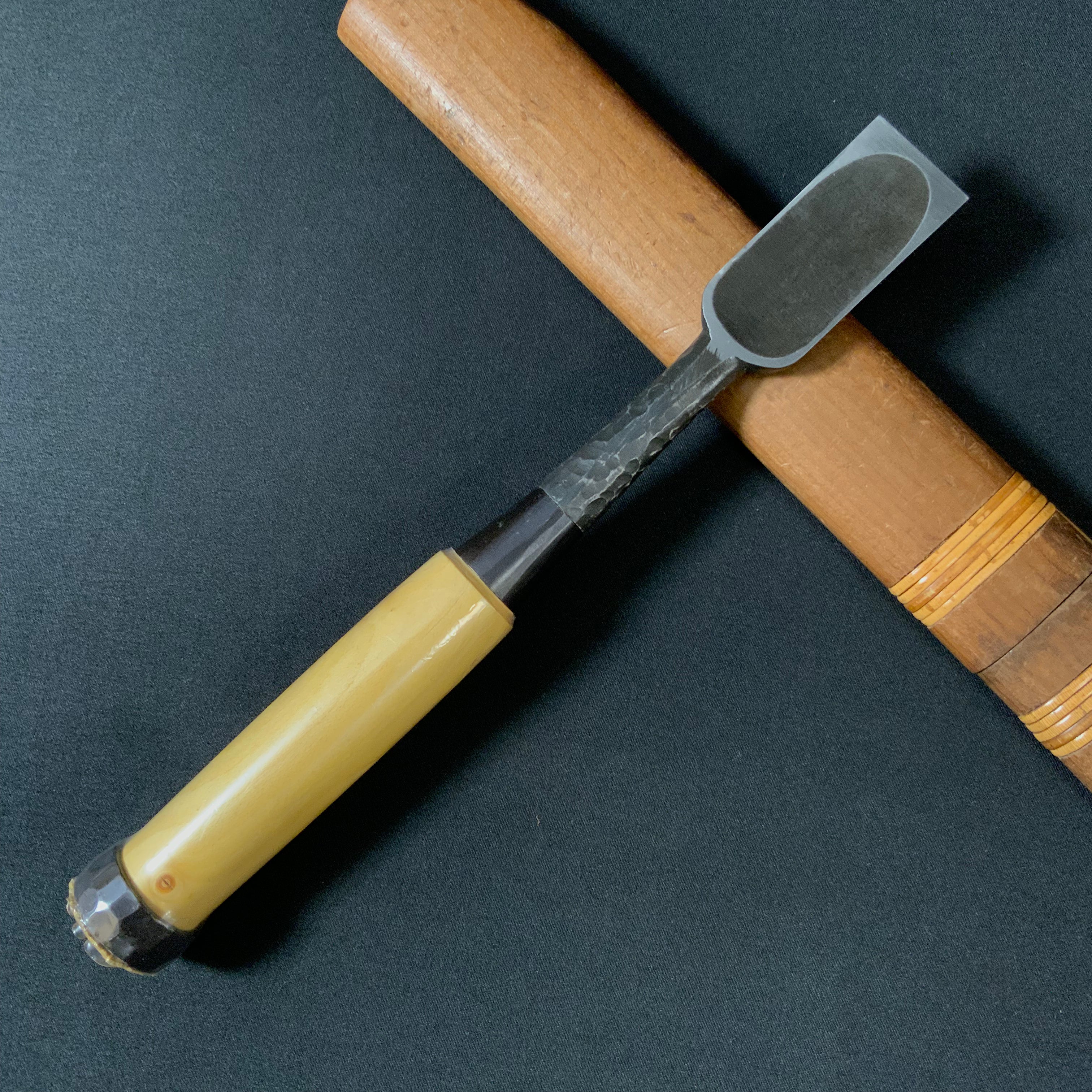 田斎作 黒仕上 鎚目追入鑿 グミ柄 oirenomi  Tasai Special Kakuchi Bench chisels black finished with goumi handle