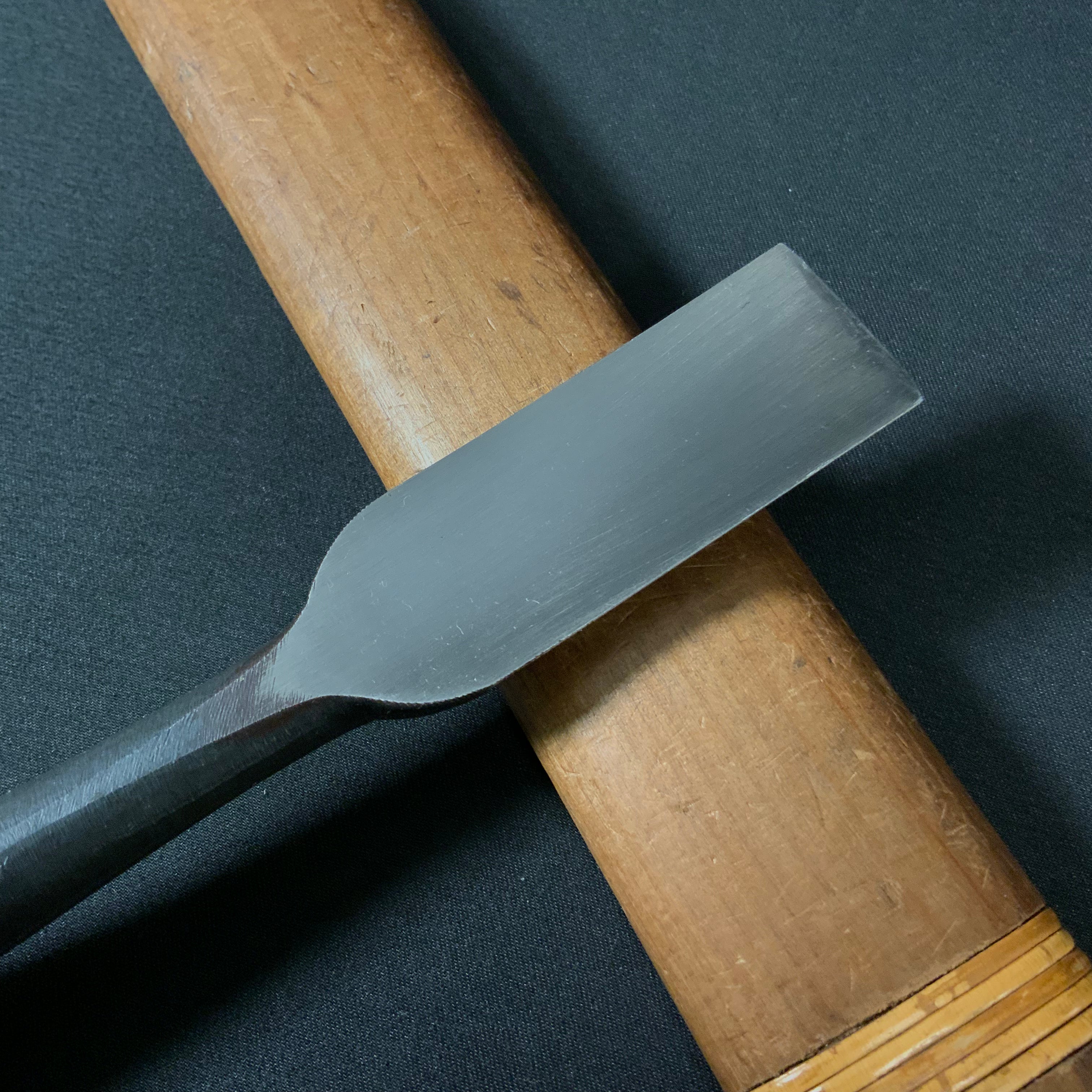 田斎作 黒仕上 追入内丸鑿(スクイ)  赤檀柄   Tasai Uchimaru chisels black finished with red oak handle  uchimaruTasai