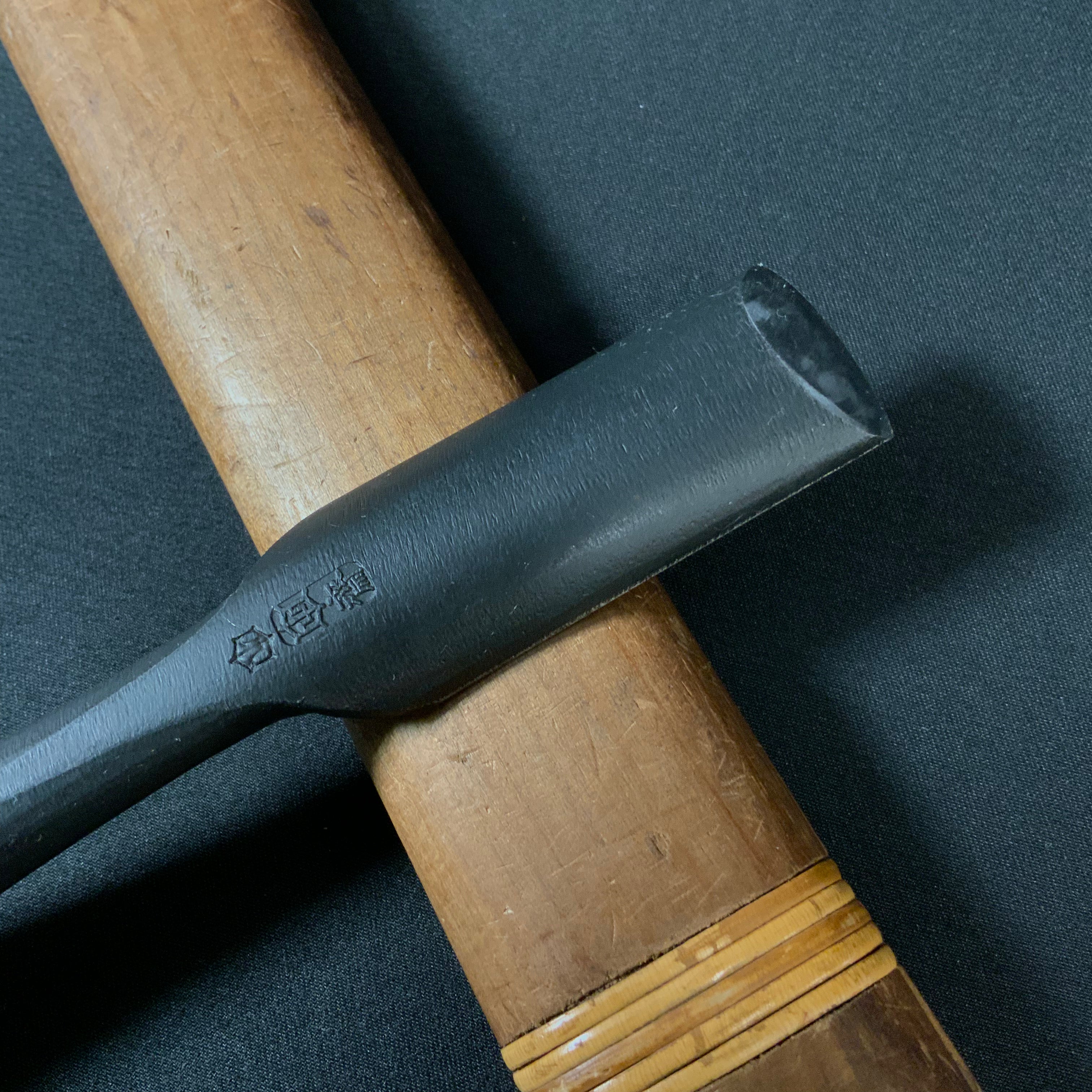 田斎作 黒仕上 追入内丸鑿(スクイ)  赤檀柄   Tasai Uchimaru chisels black finished with red oak handle  uchimaruTasai