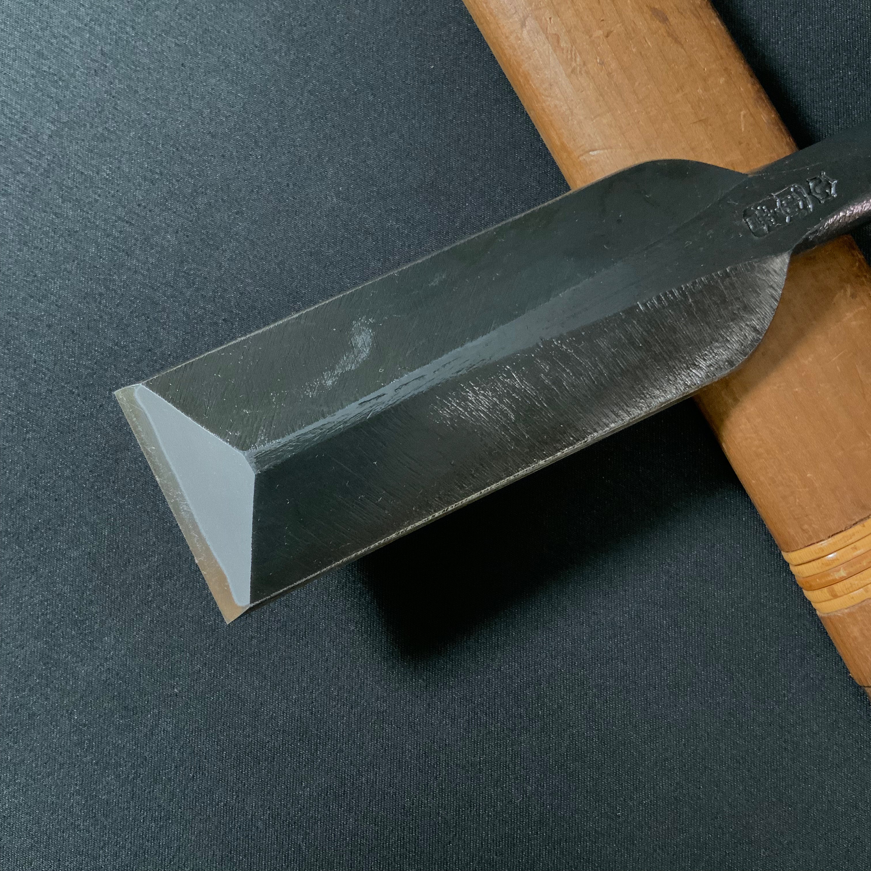 田斎作 黒仕上 鎬薄鑿  二枚裏  黒檀柄 Tasai Dovetail Paring chisels black finished with Ebony handle usunomi