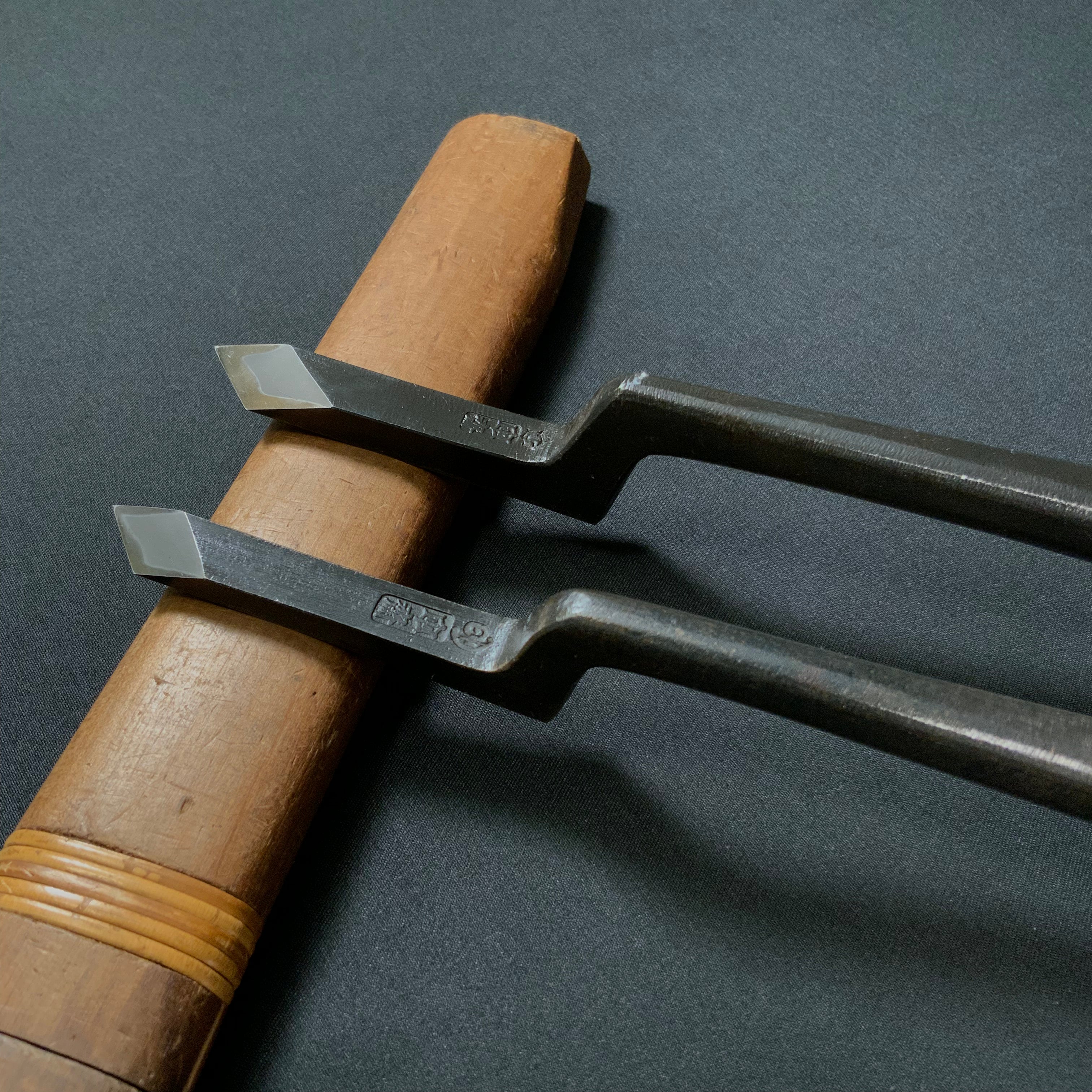 田斎作 黒仕上 角打イスカ 鏝のみ（左） 白樫柄   Tasai Special Trowel chisel (Left Kote nomi)  black finished with white oak handle