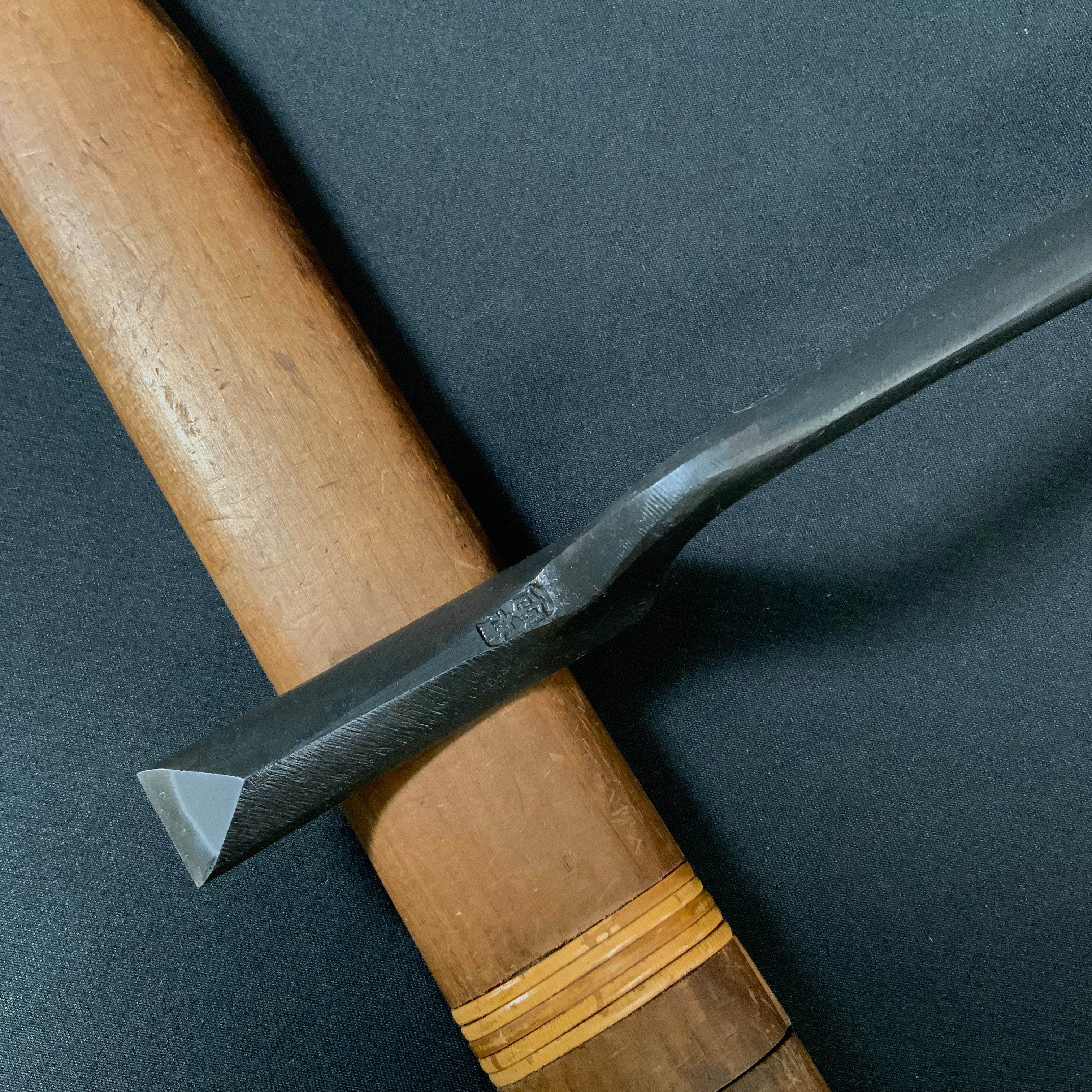 田斎作 黒仕上 鎬コテのみ 赤樫柄 Tasai Special Dovetail type Trowel chisel (Kote nomi)  black finished with red wood handle