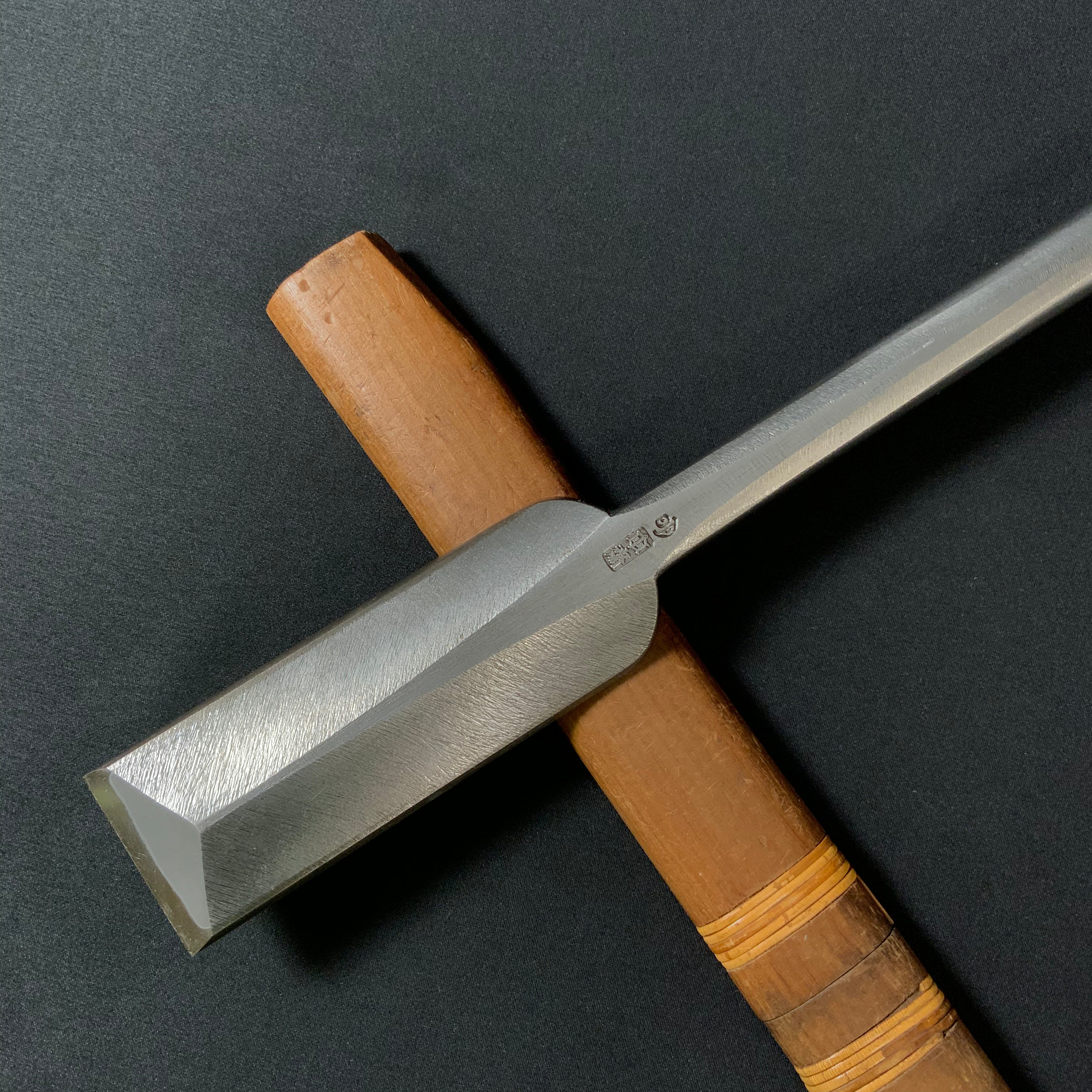 MeiTasai Special Dovetail Bench (Hontsuki) chisels with white oak handle   明田斎作 鎬本突き鑿 磨き 白樫柄 42mm