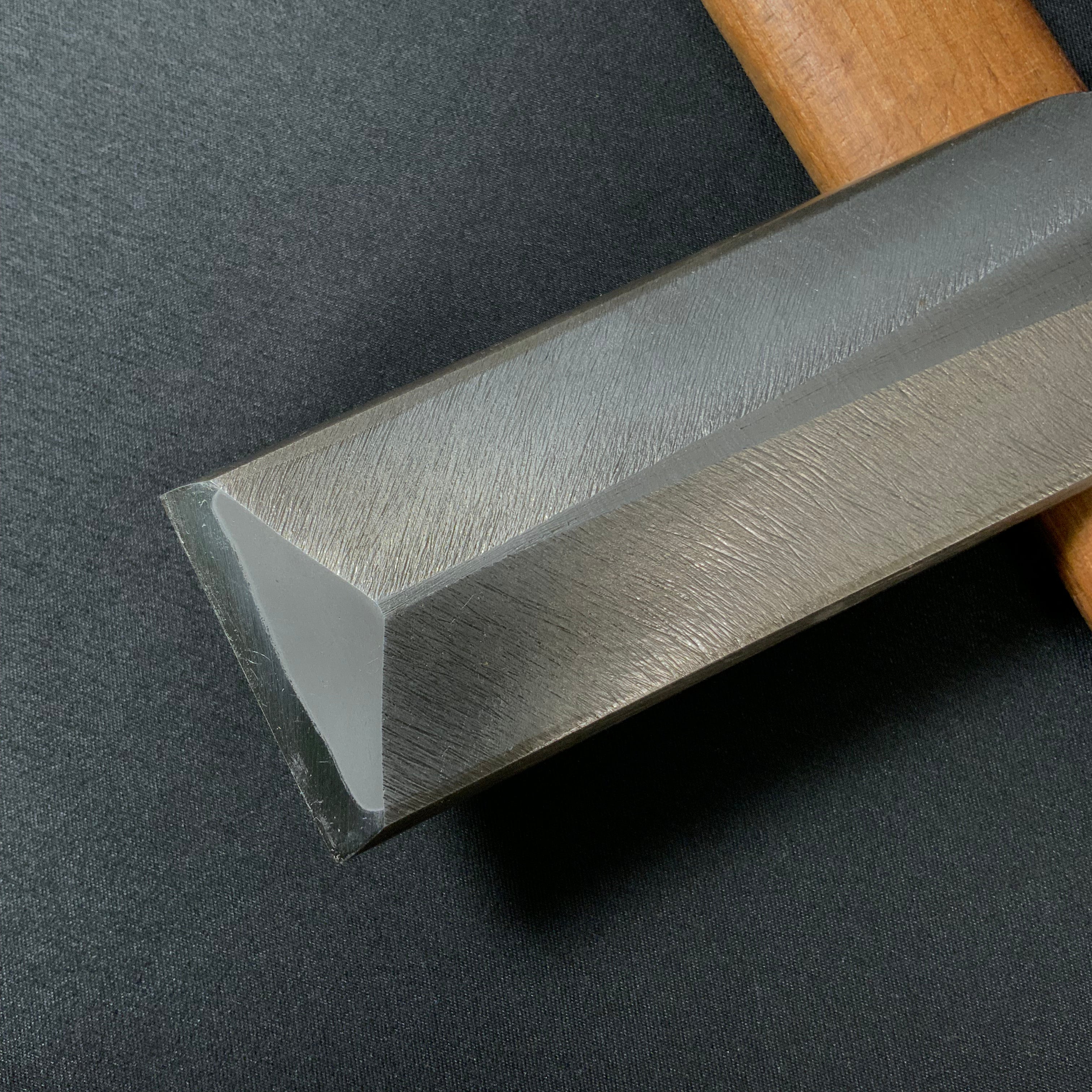 MeiTasai Special Dovetail Bench (Hontsuki) chisels with white oak handle   明田斎作 鎬本突き鑿 磨き 白樫柄 42mm