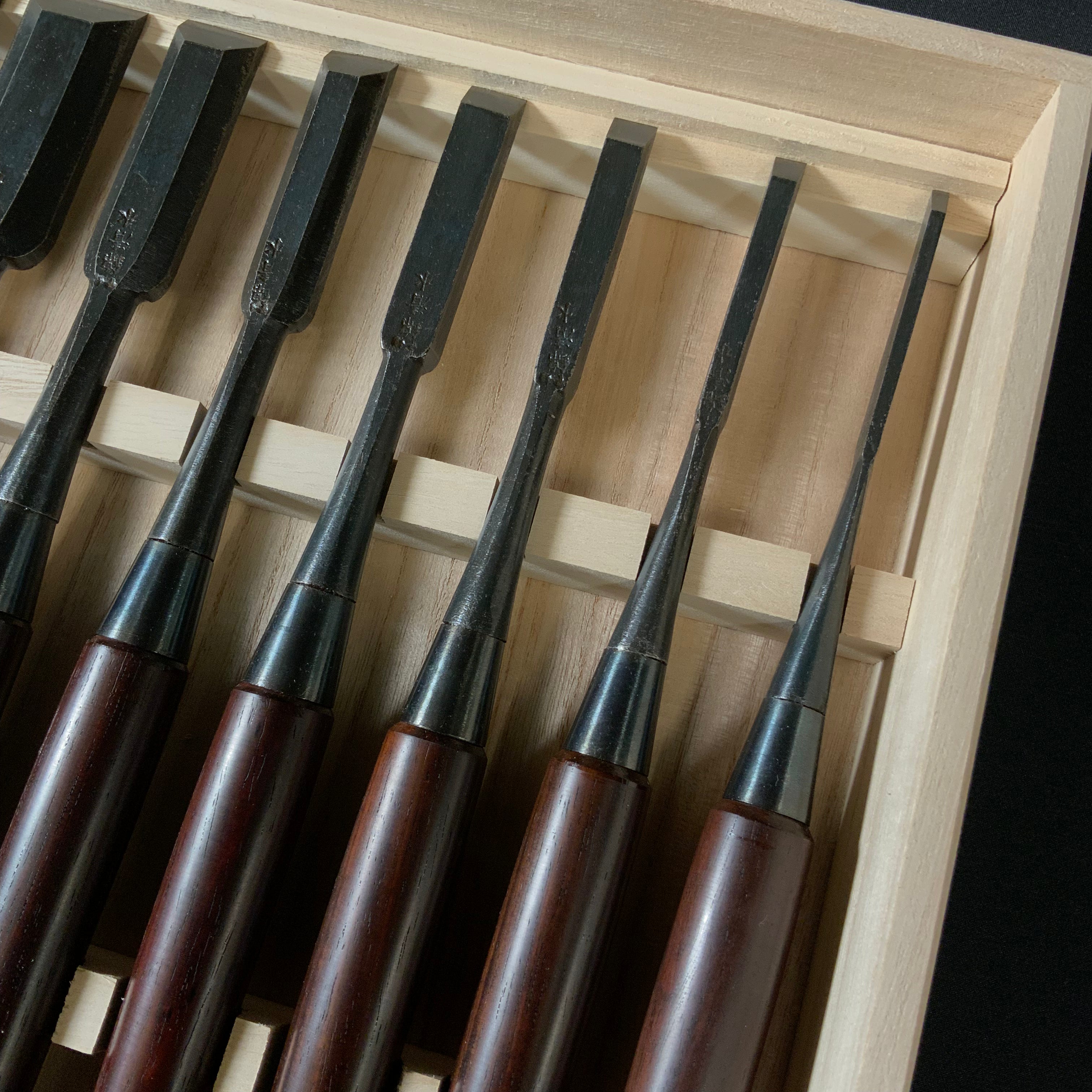 Nishiki Kiyomi  Bench chisels set  with Rosewood Handles  錦清水作 追入組鑿 Oirenomi 紫檀柄 桐箱入
