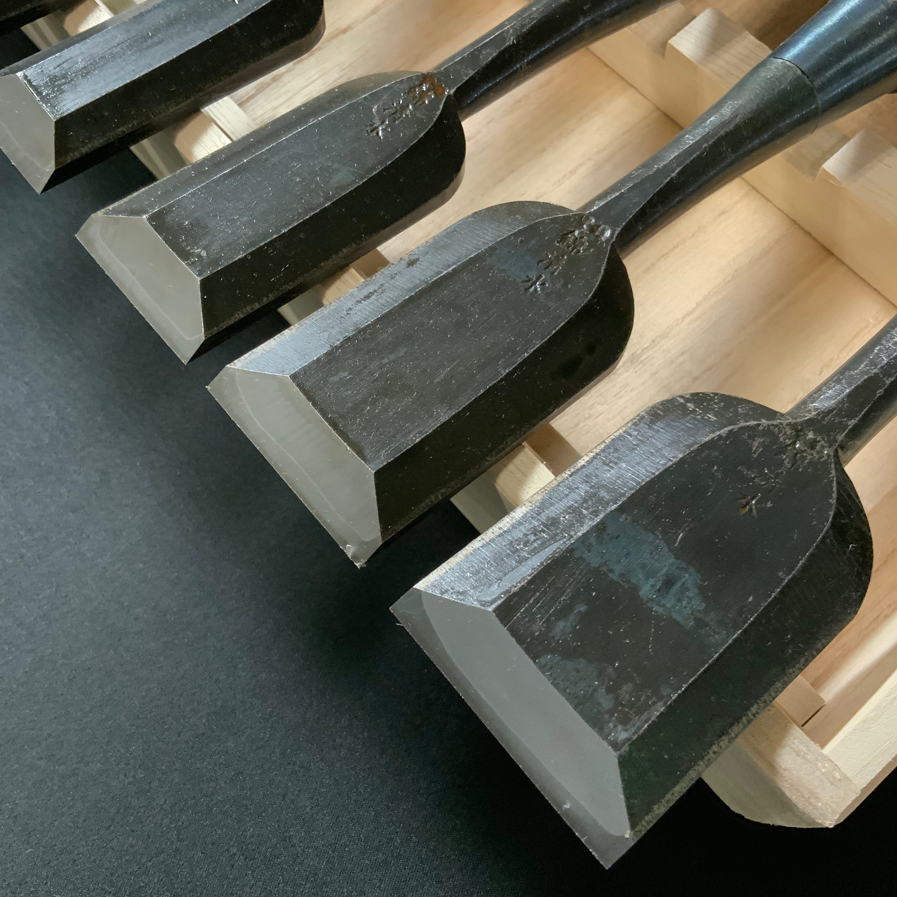 Nishiki Kiyomi  Bench chisels set  with Rosewood Handles  錦清水作 追入組鑿 Oirenomi 紫檀柄 桐箱入