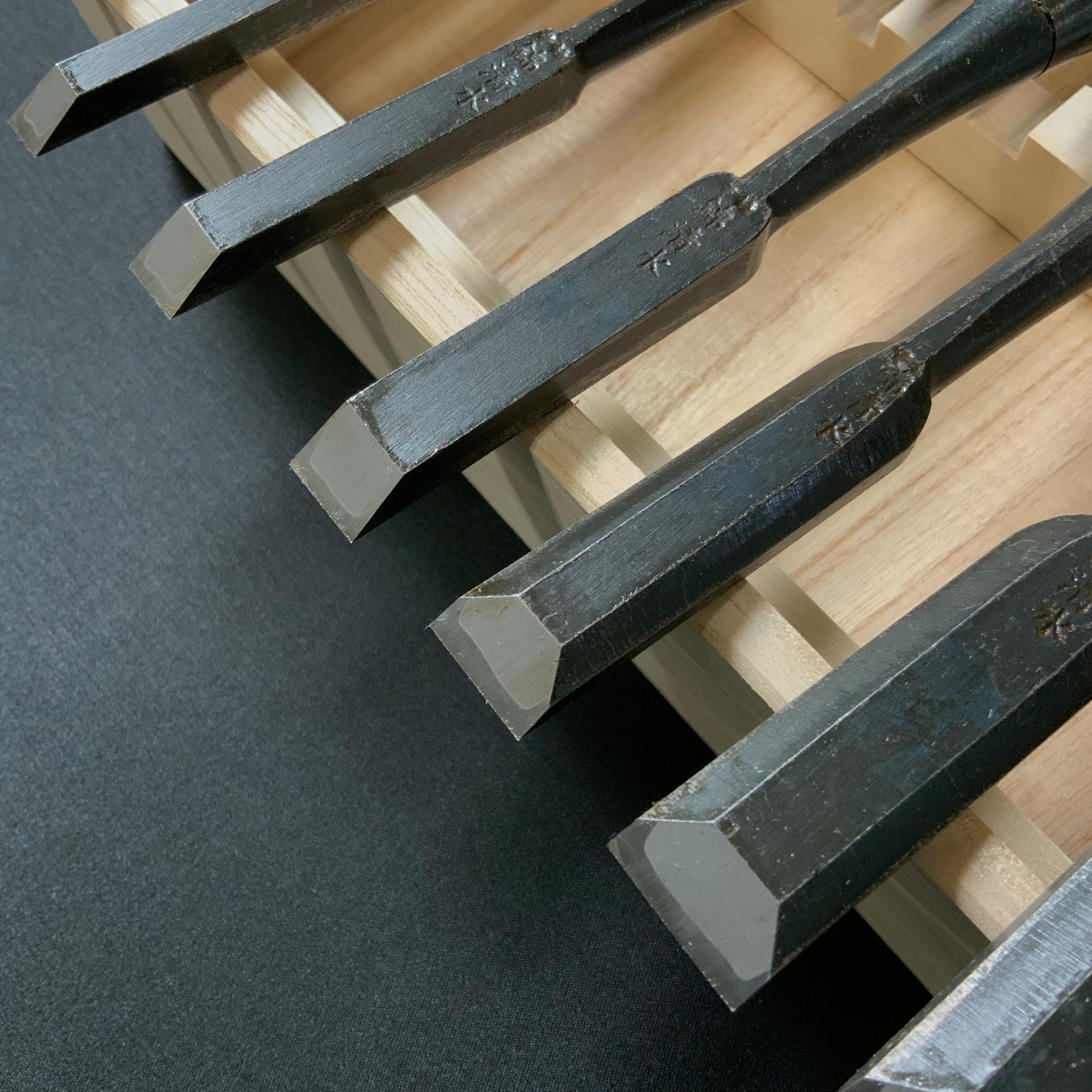 Nishiki Kiyomi  Bench chisels set  with Rosewood Handles  錦清水作 追入組鑿 Oirenomi 紫檀柄 桐箱入