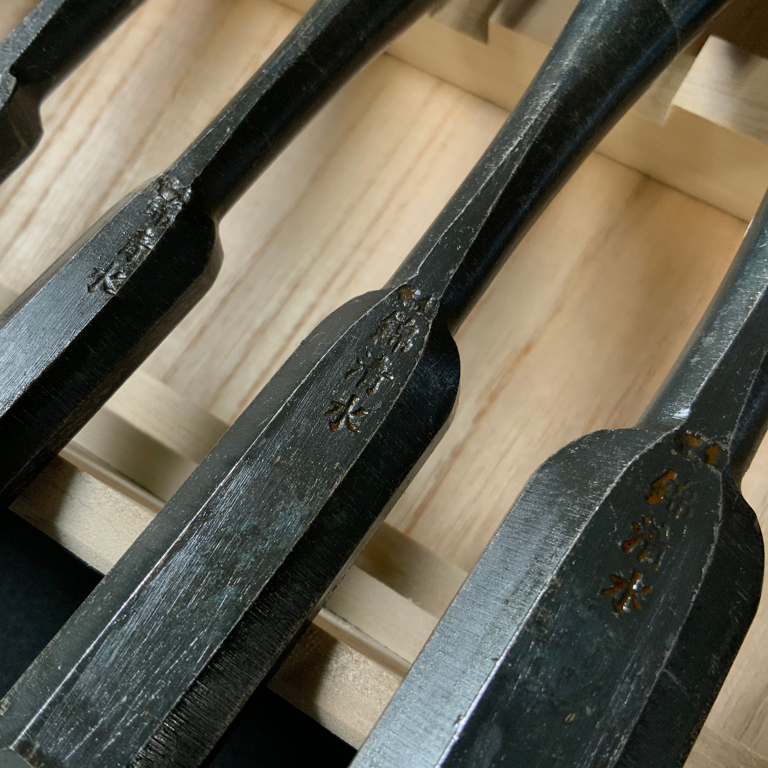 Nishiki Kiyomi  Bench chisels set  with Rosewood Handles  錦清水作 追入組鑿 Oirenomi 紫檀柄 桐箱入