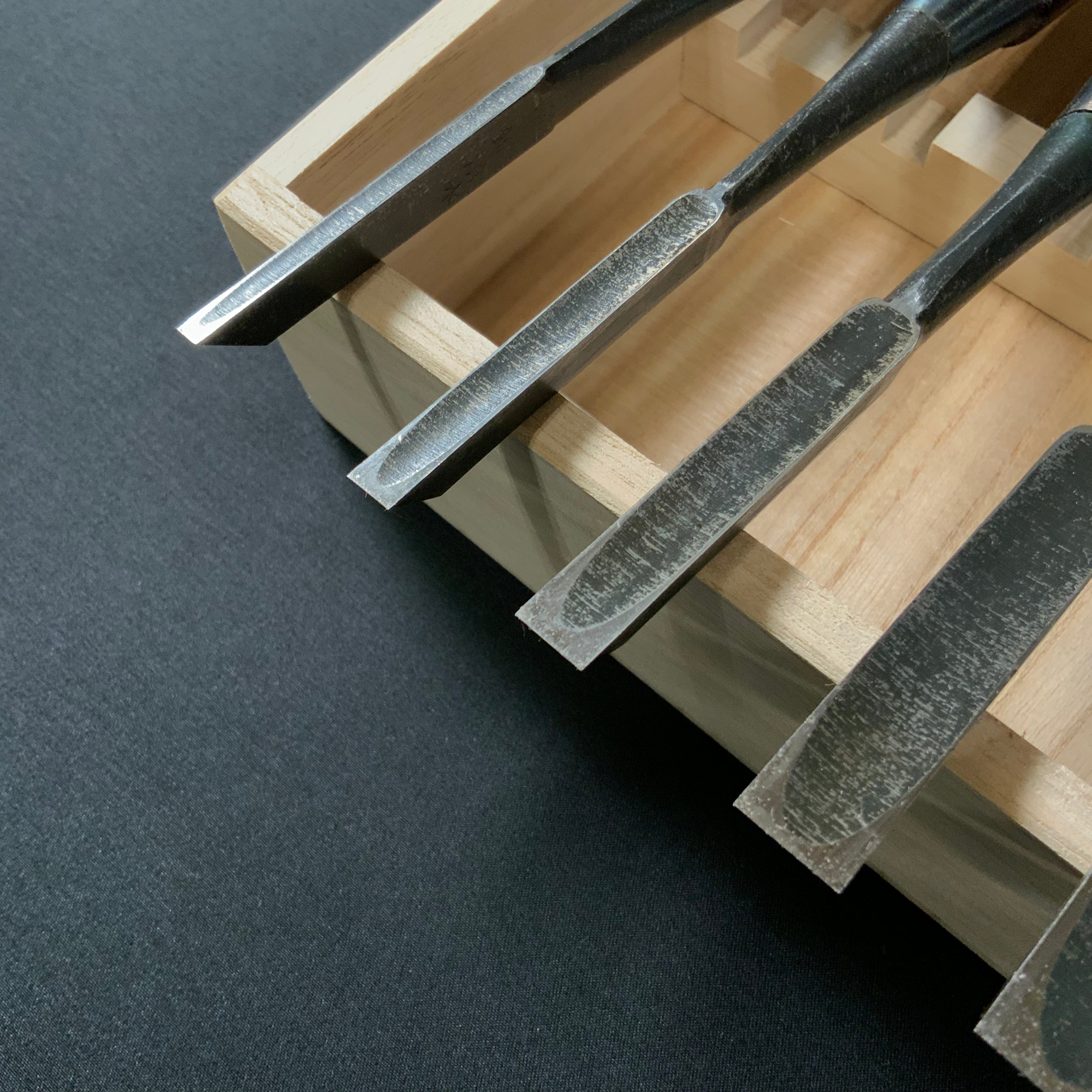 Nishiki Kiyomi  Bench chisels set  with Rosewood Handles  錦清水作 追入組鑿 Oirenomi 紫檀柄 桐箱入