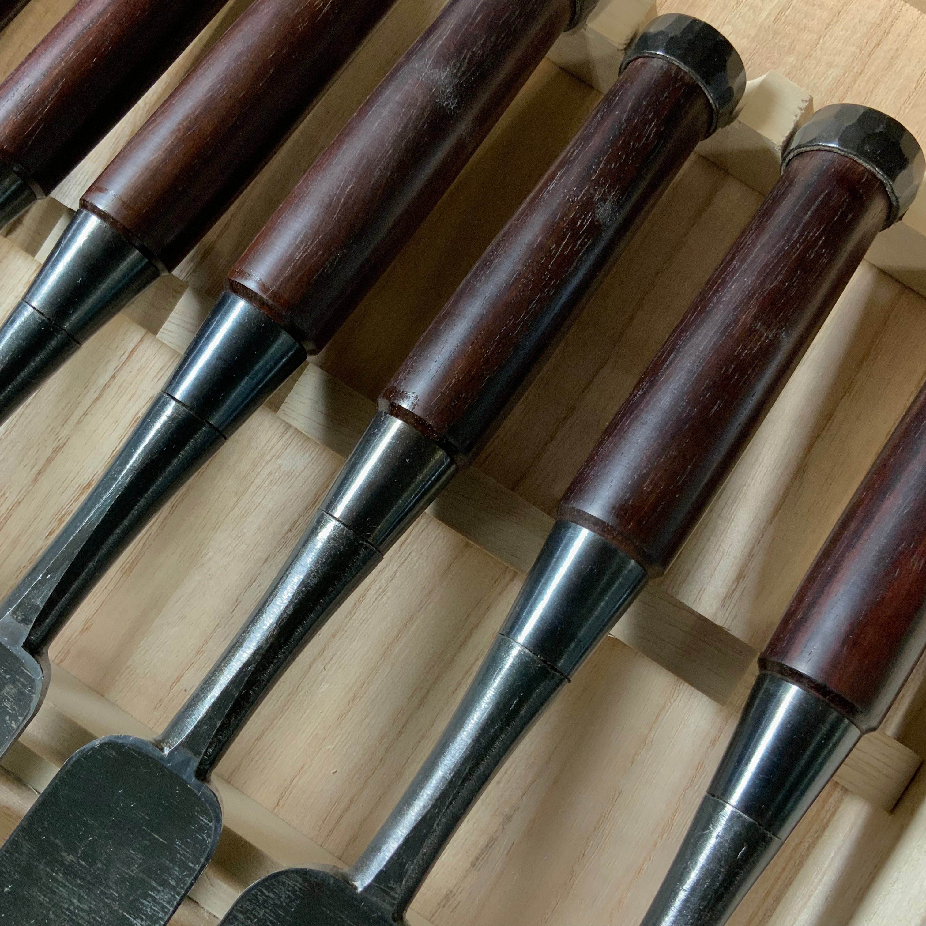 Nishiki Kiyomi  Bench chisels set  with Rosewood Handles  錦清水作 追入組鑿 Oirenomi 紫檀柄 桐箱入