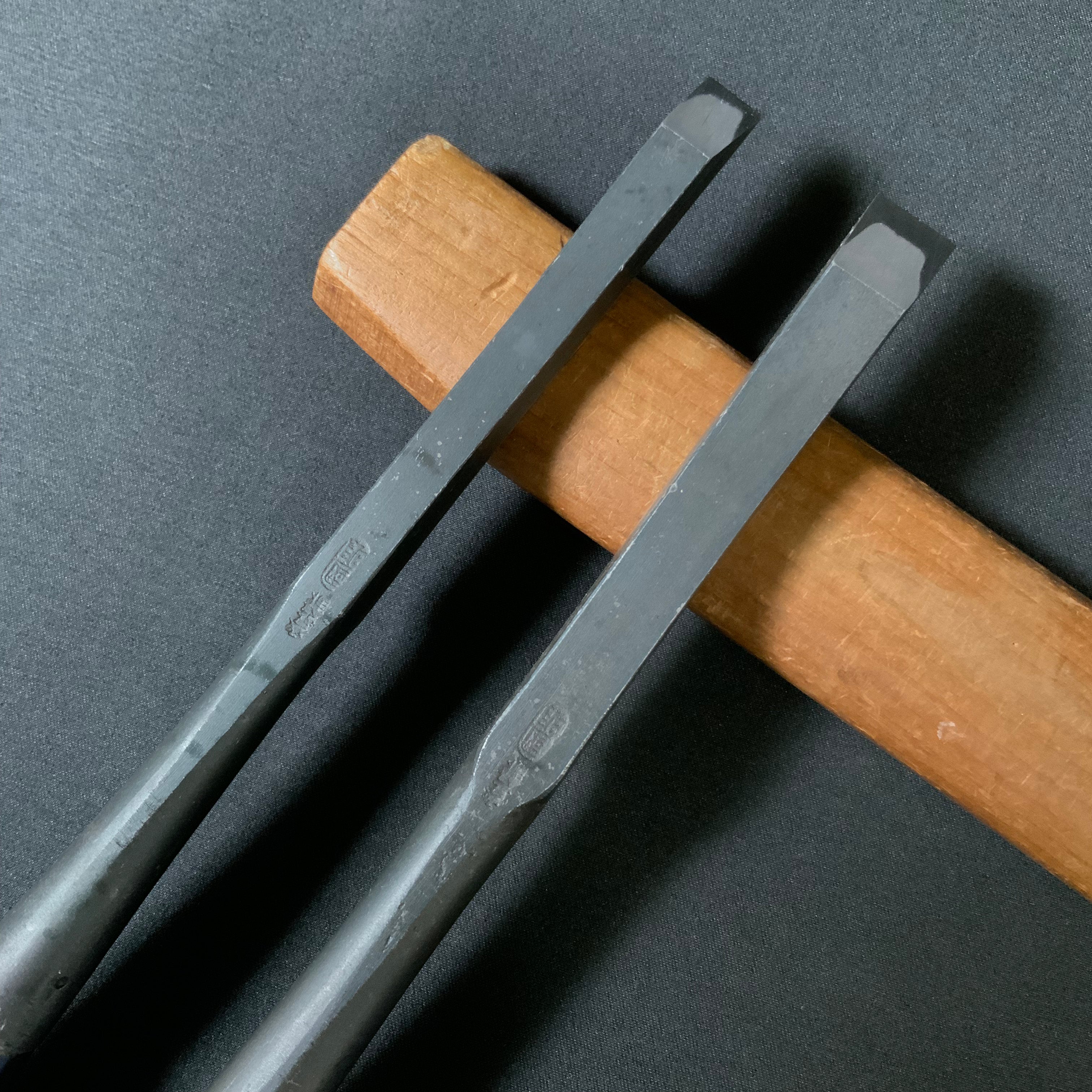 国明 厚鑿 打桂 赤樫柄   Kuniaki  Thick Timber Chisels with White Steel