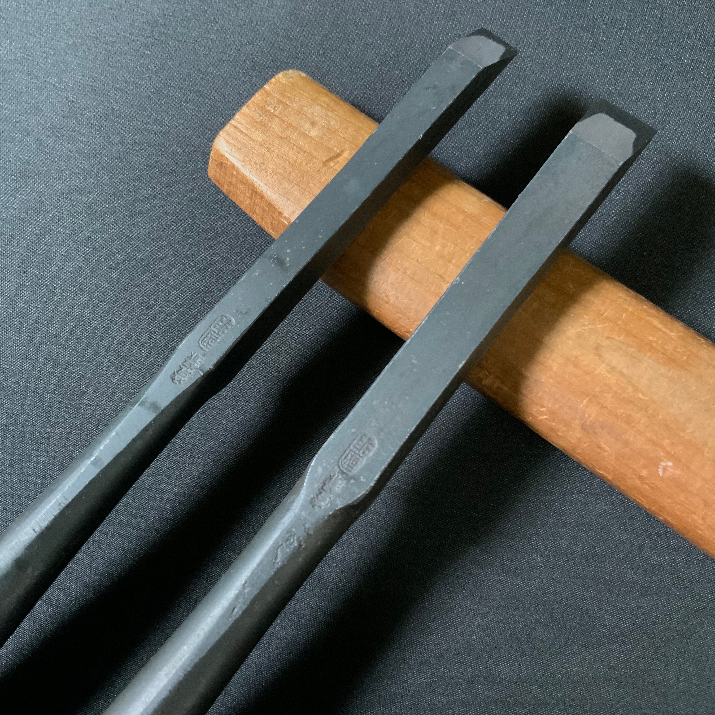 国明 厚鑿 打桂 赤樫柄   Kuniaki  Thick Timber Chisels with White Steel