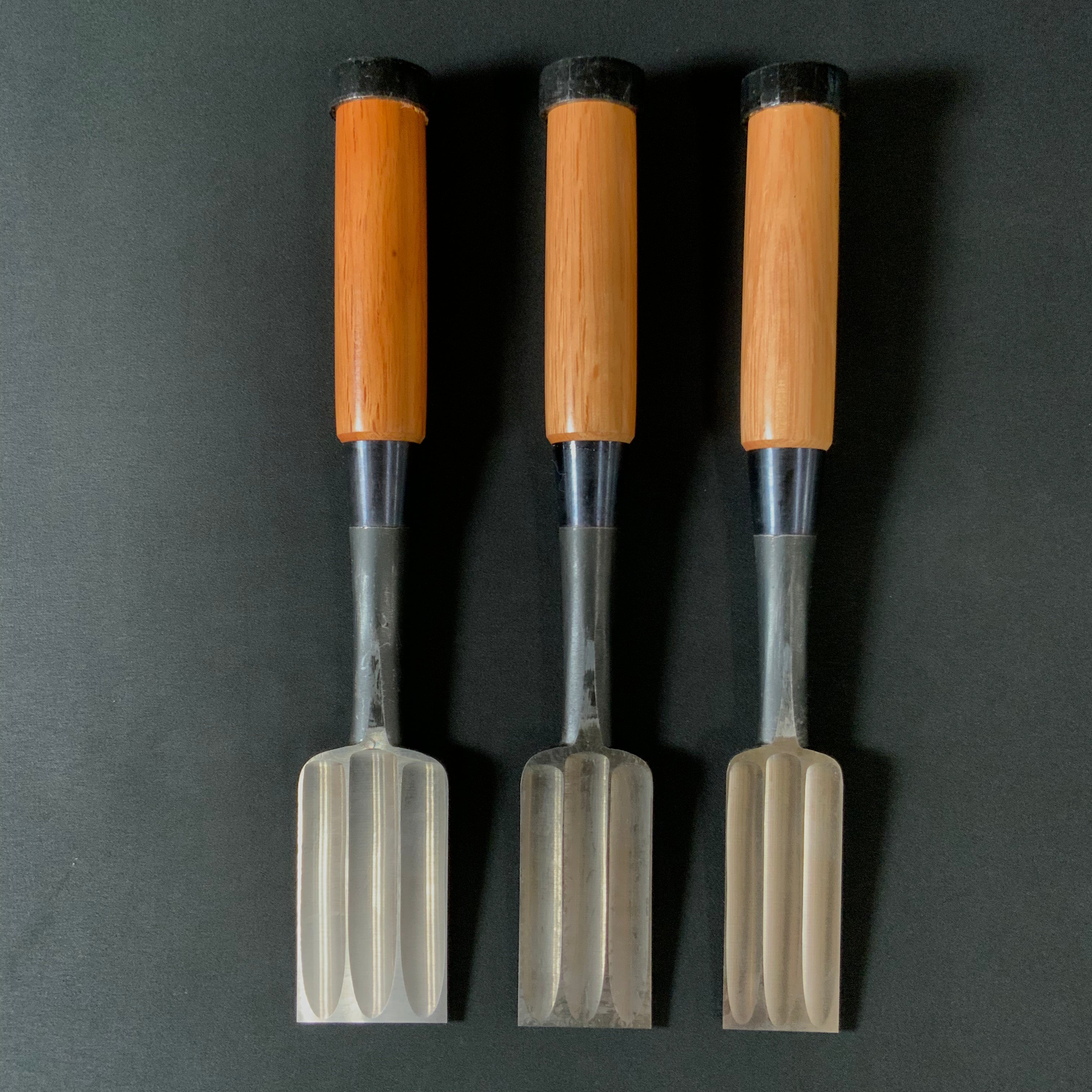 職人必見！ のみ　越秀他　 追い入れ鑿　（1118A)10本を出品します。 | 闘牛 追入のみ 18ミリ 鑿 DIY | 追入れのみ