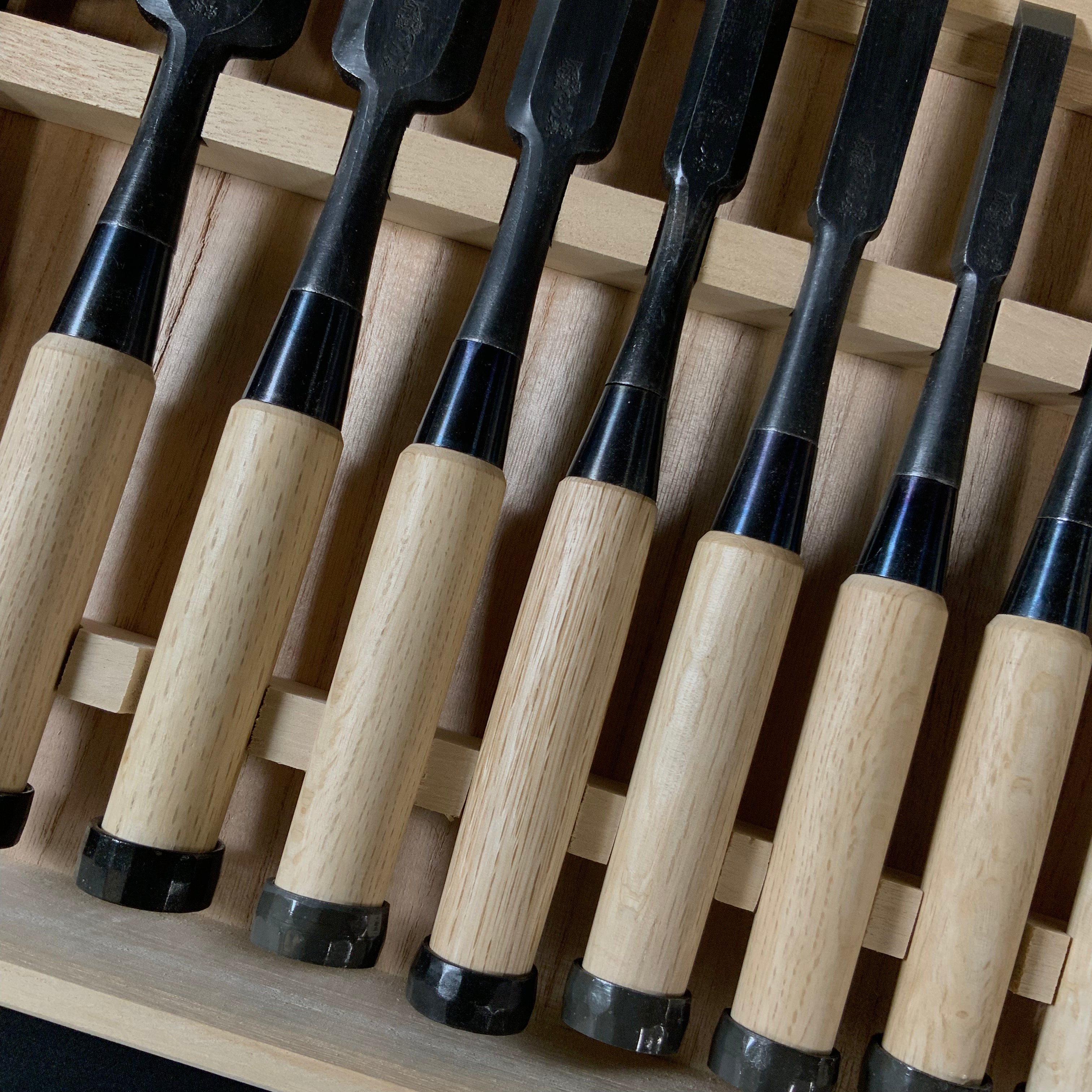 #2 Ouchi Bench chisels set by Ouchi 4th generation 四代目大内俊明作 宗家大内 追入組鑿 桐箱付 Oirenomi