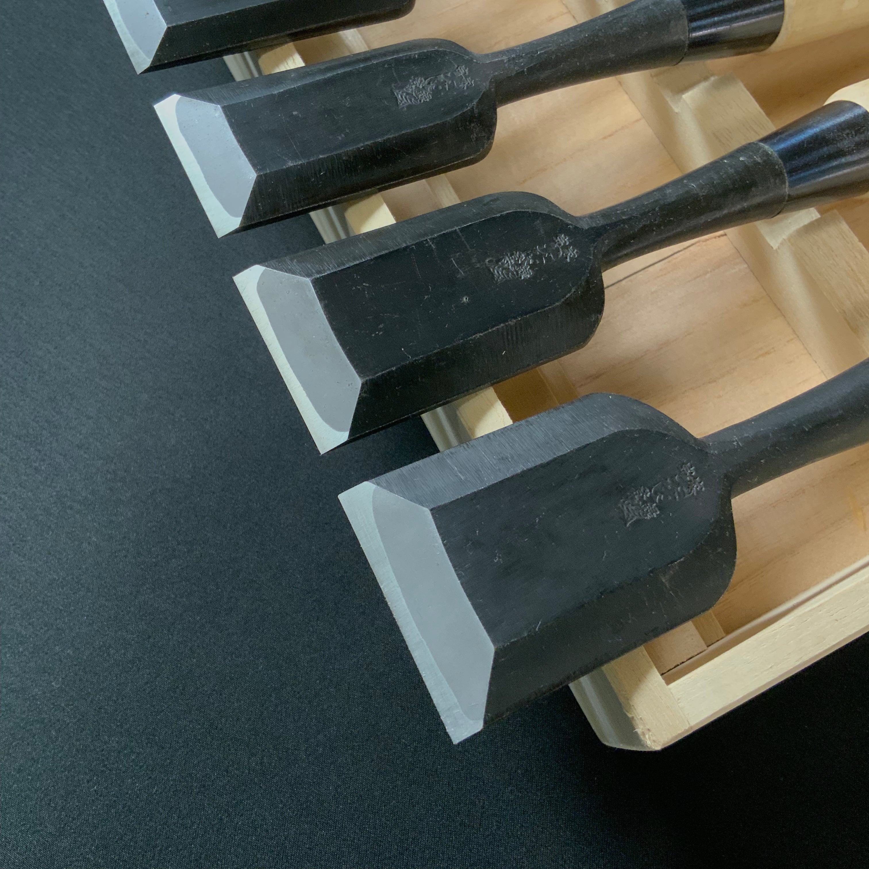 #2 Ouchi Bench chisels set by Ouchi 4th generation 四代目大内俊明作 宗家大内 追入組鑿 桐箱付 Oirenomi