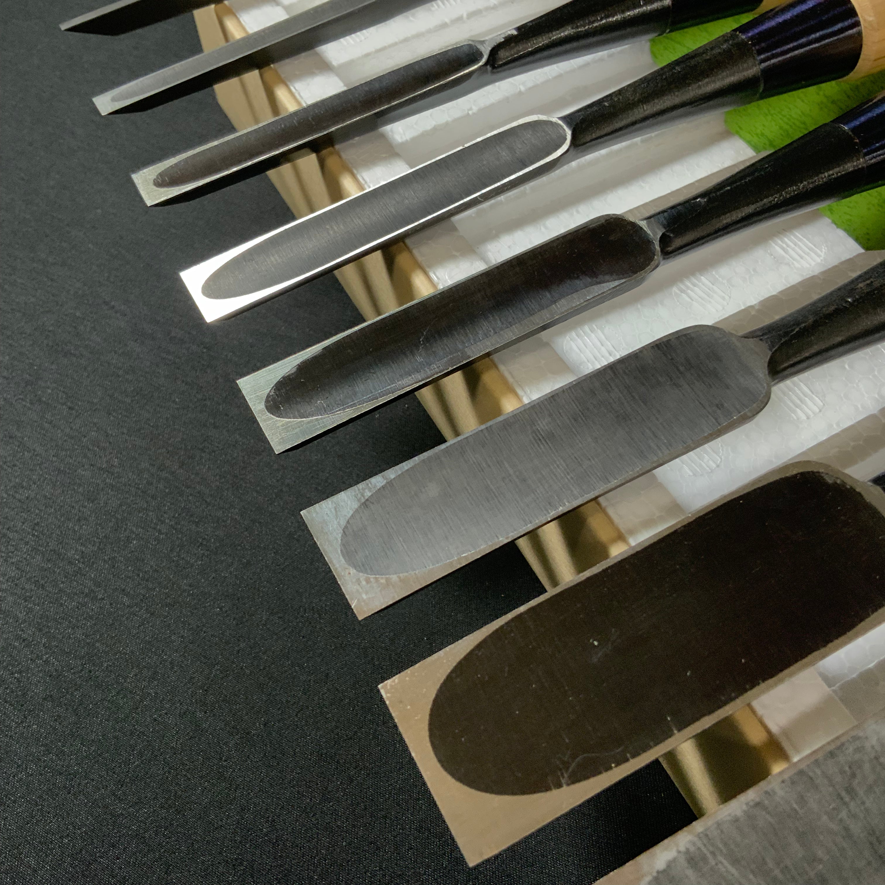 #M169  No brand Bench chisels set by unknown smith  無名 追入組鑿 10本組 作者不明 白樫柄
