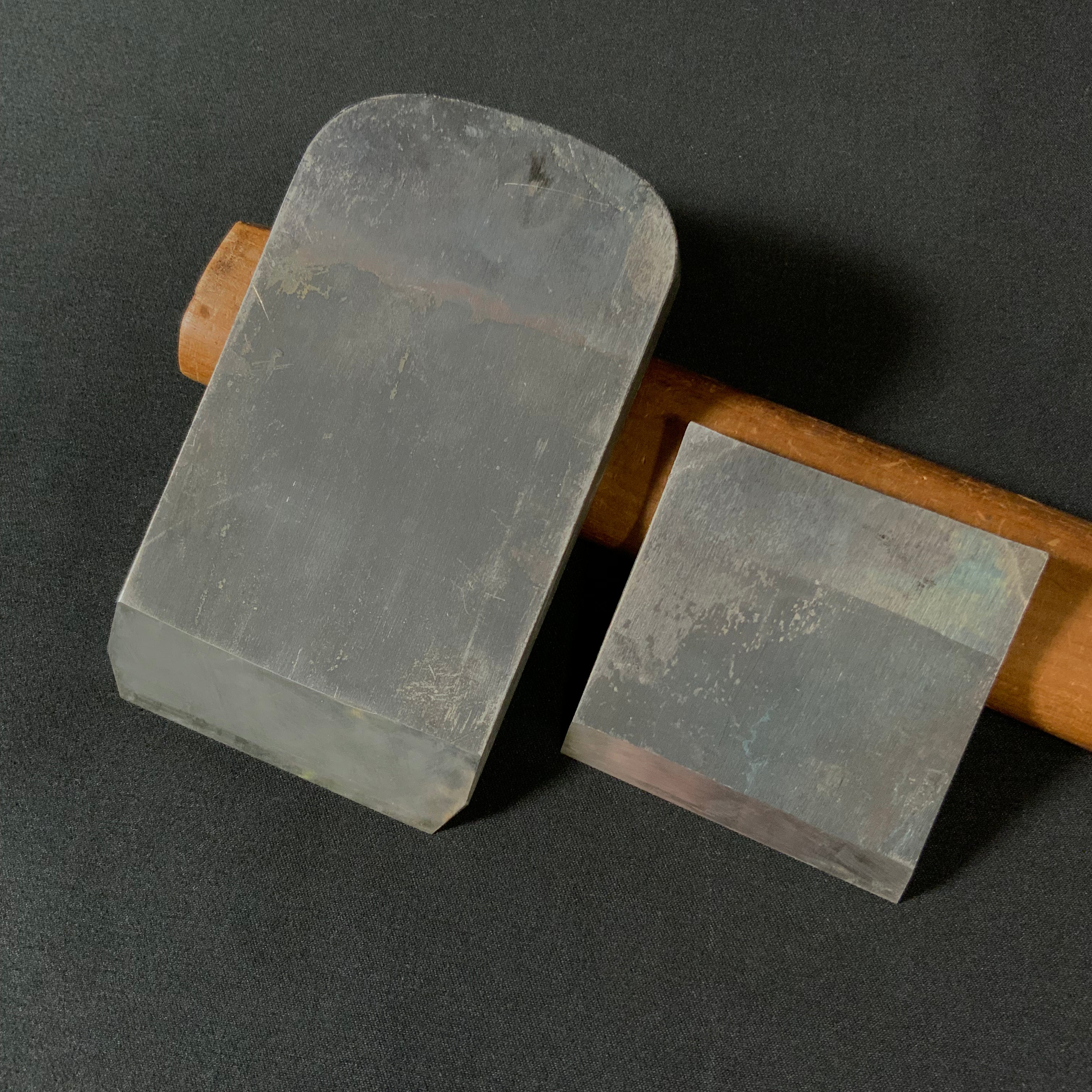 掘出し物 掘出し物 本銘勘次 仕上鉋 白樫台 65mm    Old stock Honmei-kanji Smoothing Plane (Kanna) with White Oak
