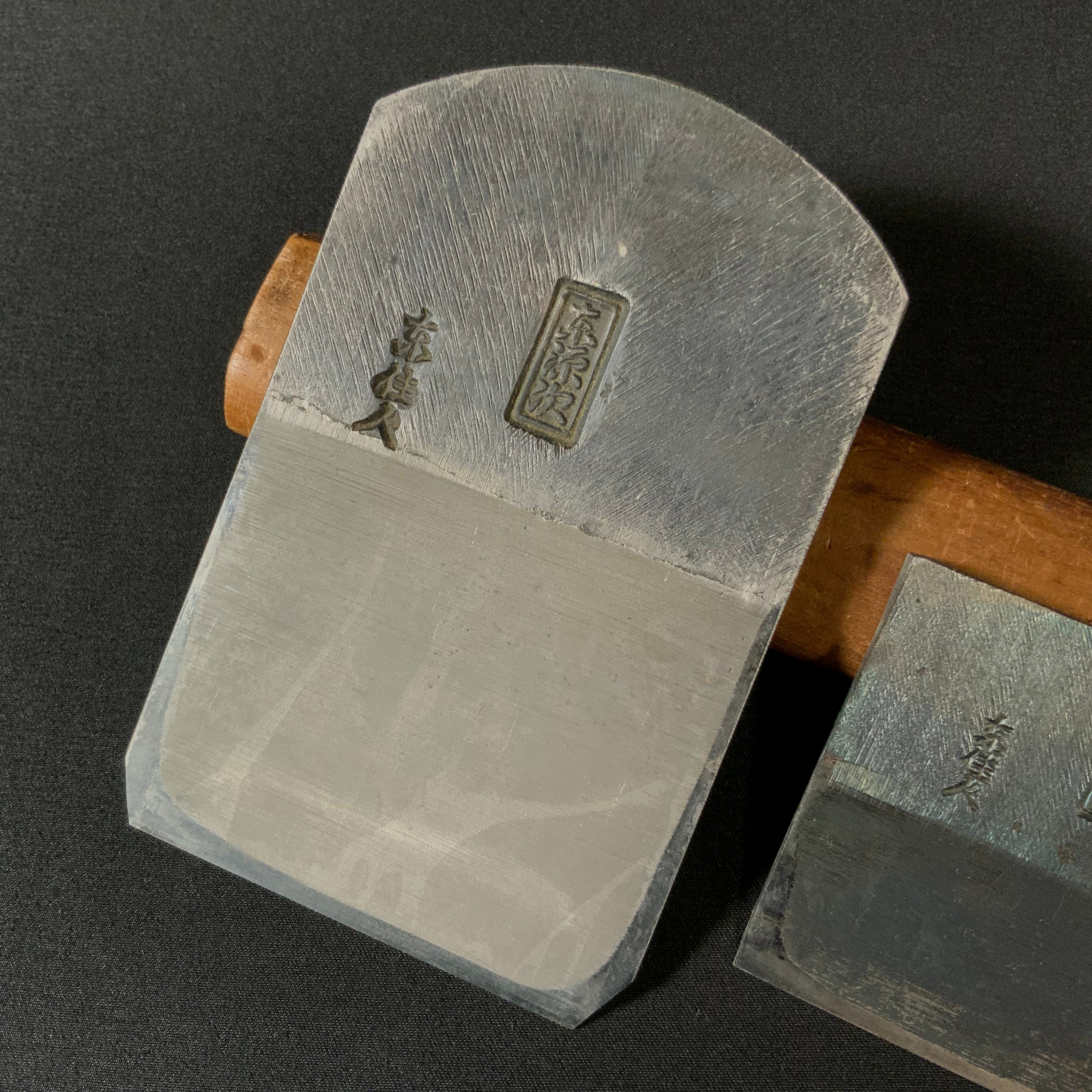 掘出し物 東源次 仕上鉋 白樫台 70mm    Old stock Azuma-Genji Smoothing Plane (Kanna) with White Oak dai