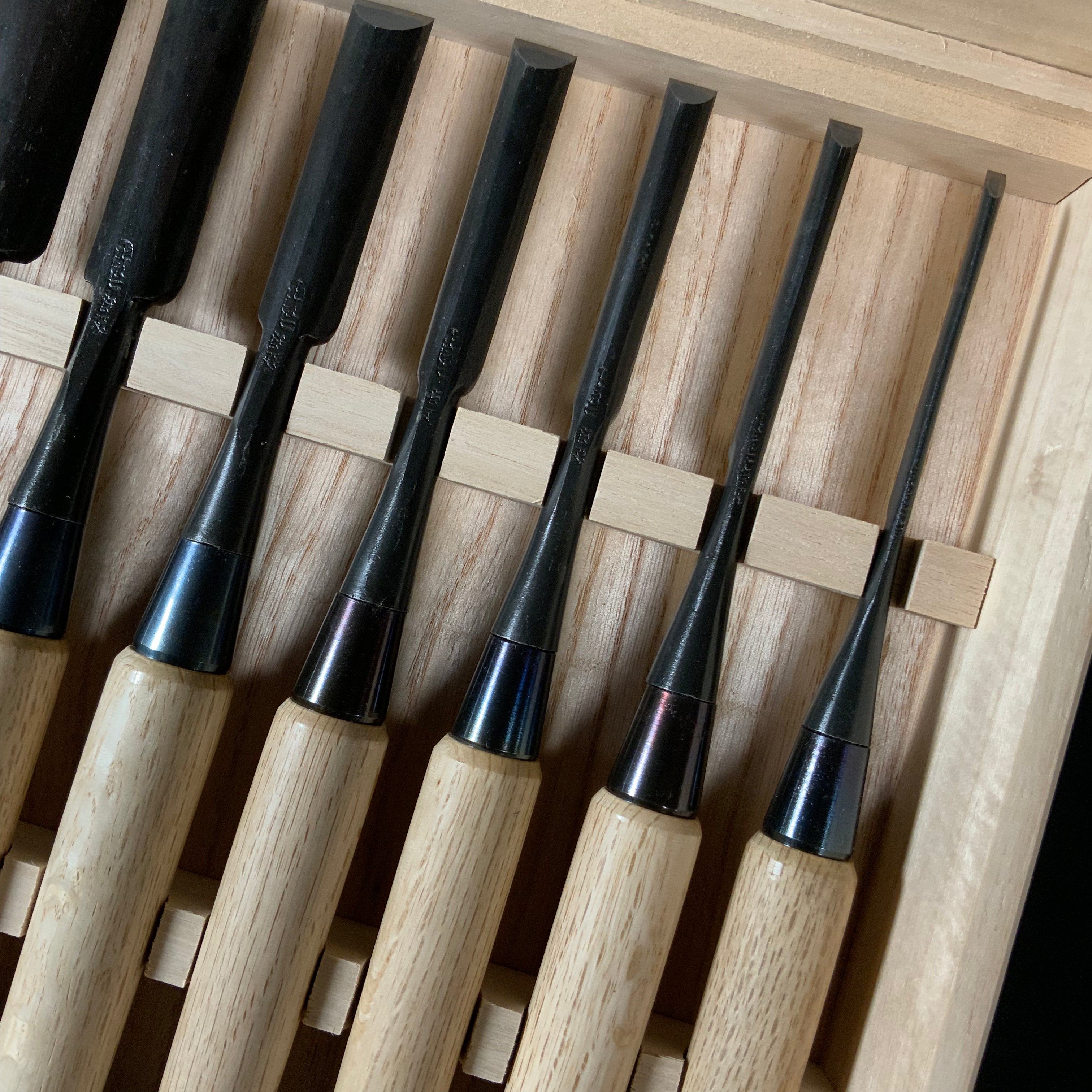 今井忠太郎作 二治弘 甲丸追入組鑿  白樫柄   Nijihiro Komaru Type Bench chisels set White Oak Handles by Chuutarou Imai