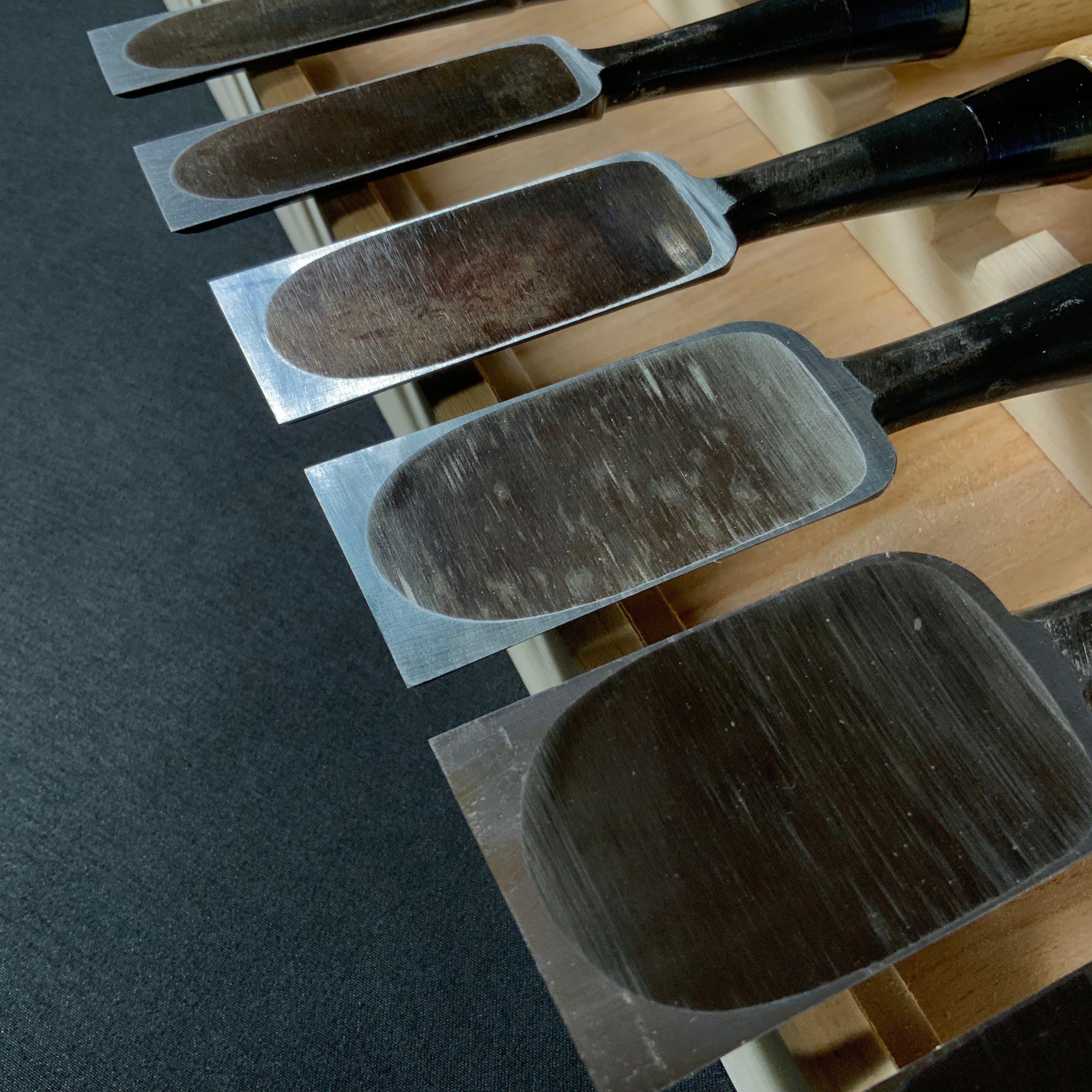 今井忠太郎作 二治弘 甲丸追入組鑿  白樫柄   Nijihiro Komaru Type Bench chisels set White Oak Handles by Chuutarou Imai