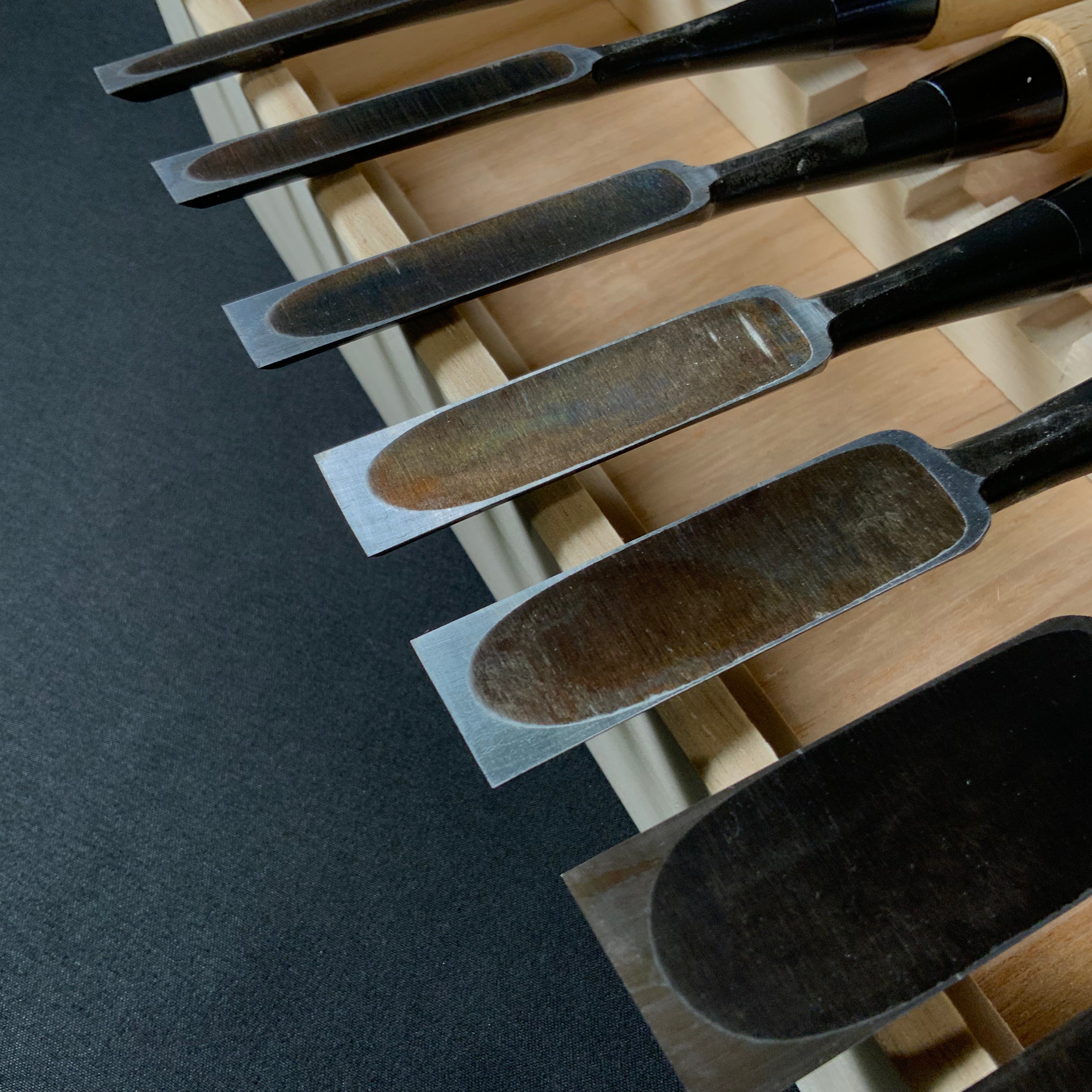 今井忠太郎作 二治弘 甲丸追入組鑿  白樫柄   Nijihiro Komaru Type Bench chisels set White Oak Handles by Chuutarou Imai