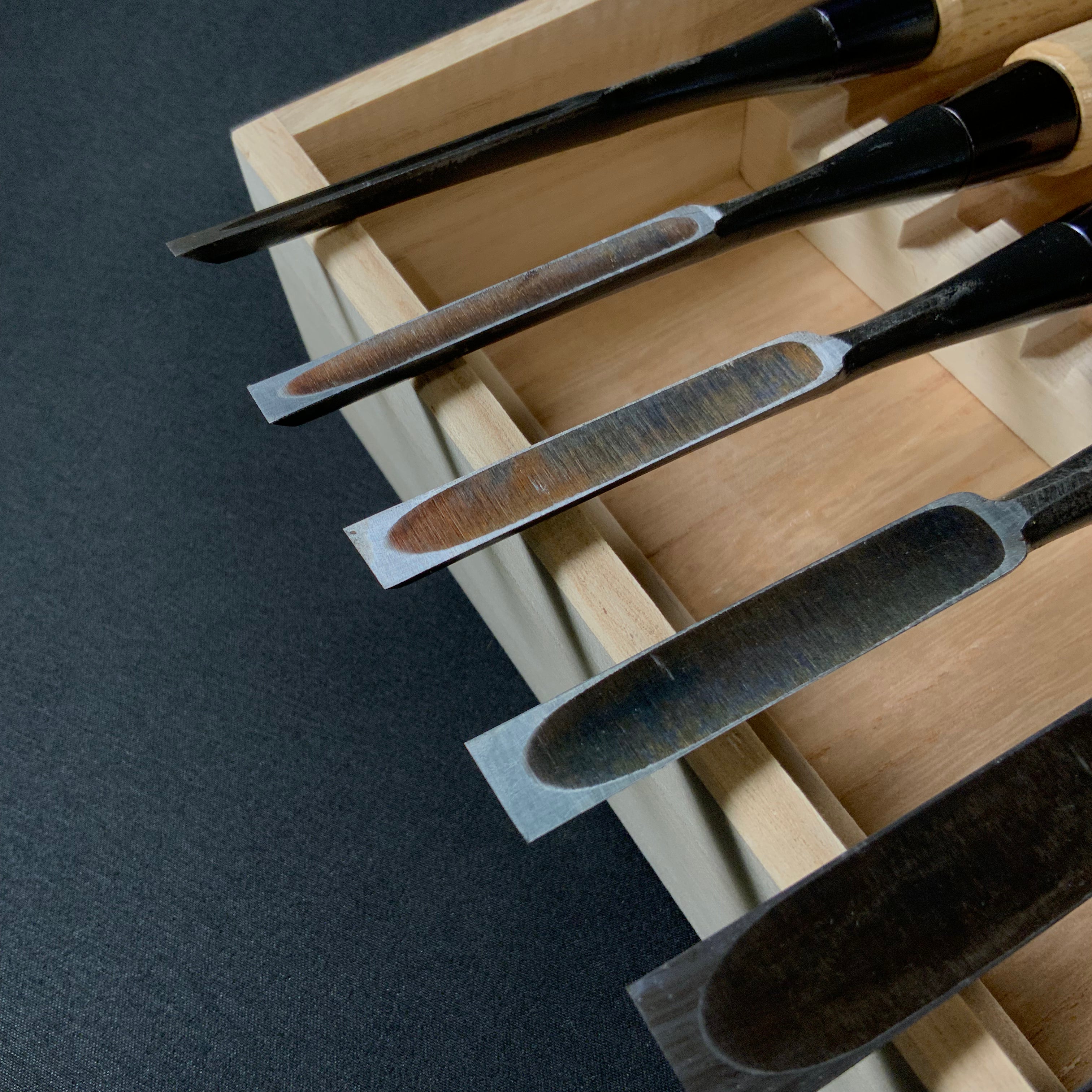 今井忠太郎作 二治弘 甲丸追入組鑿  白樫柄   Nijihiro Komaru Type Bench chisels set White Oak Handles by Chuutarou Imai